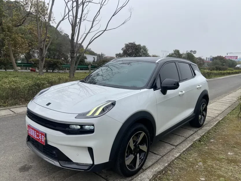 Lynk & Co 06