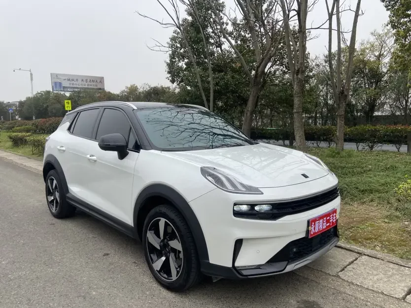Lynk & Co 06