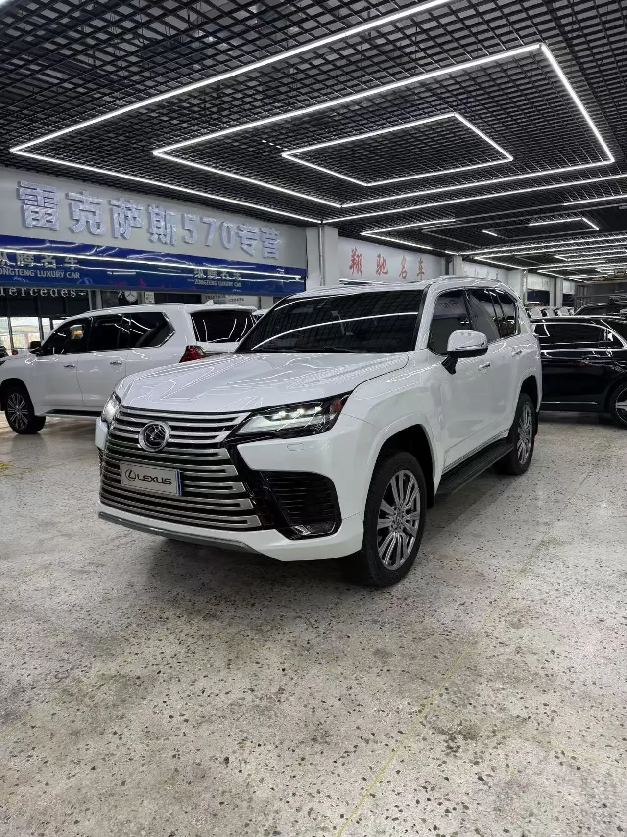 Lexus LX