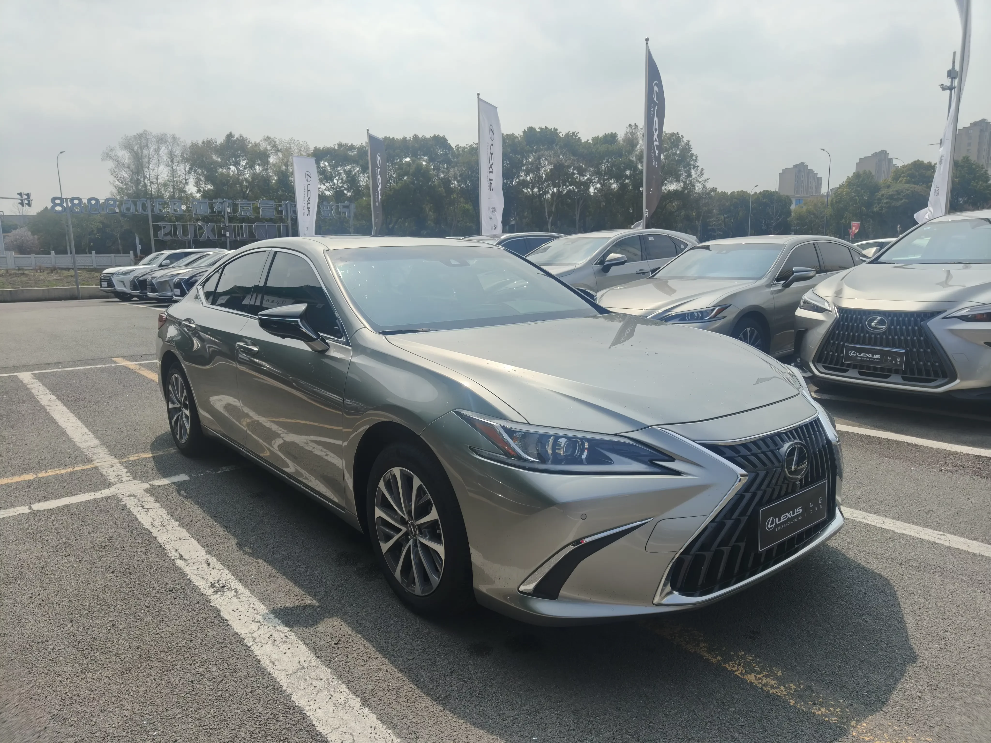 Lexus ES