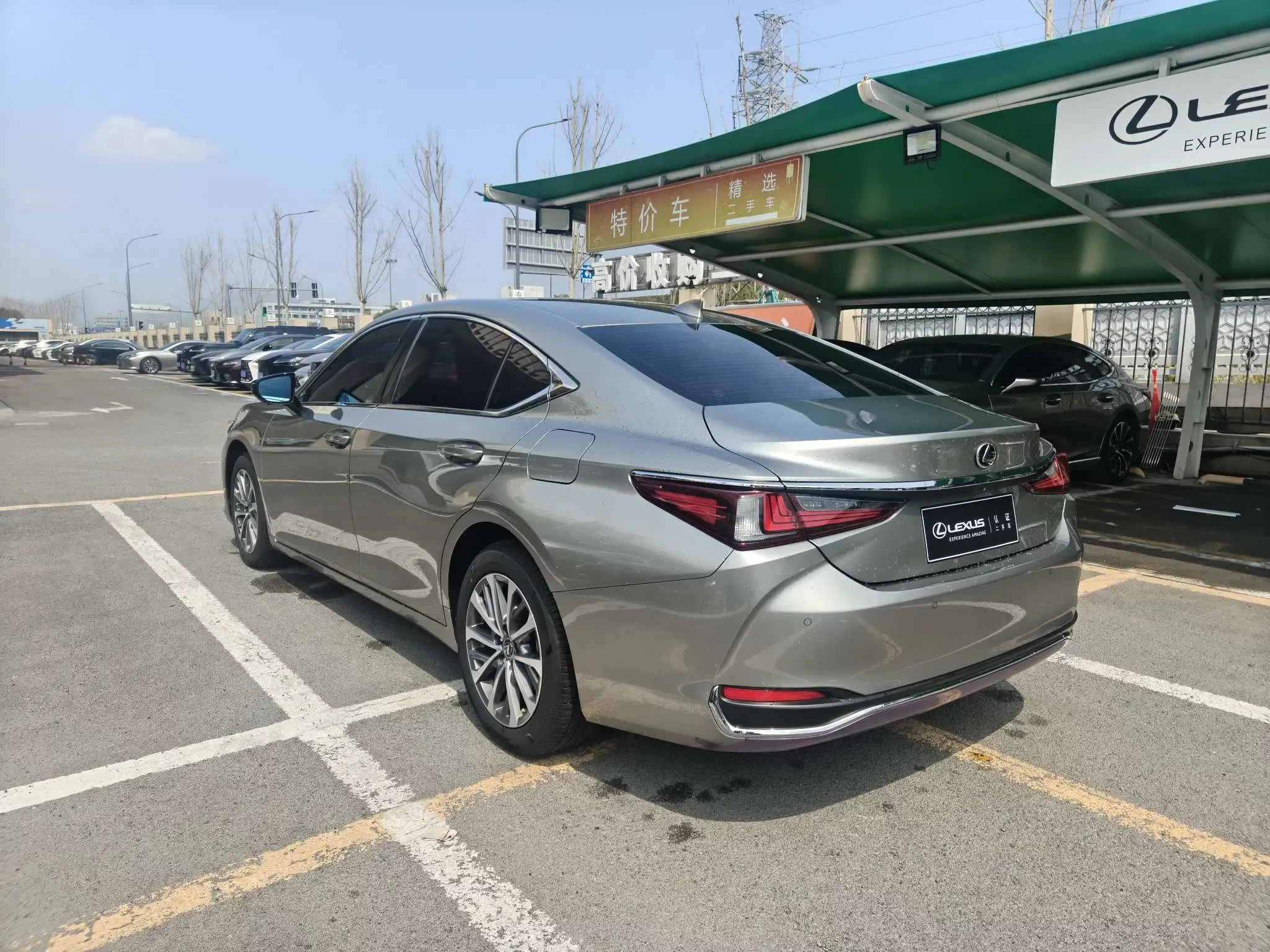 Lexus ES