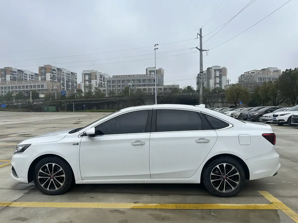 Roewe ei6
