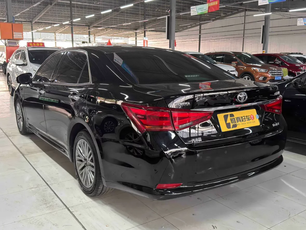 Toyota crown