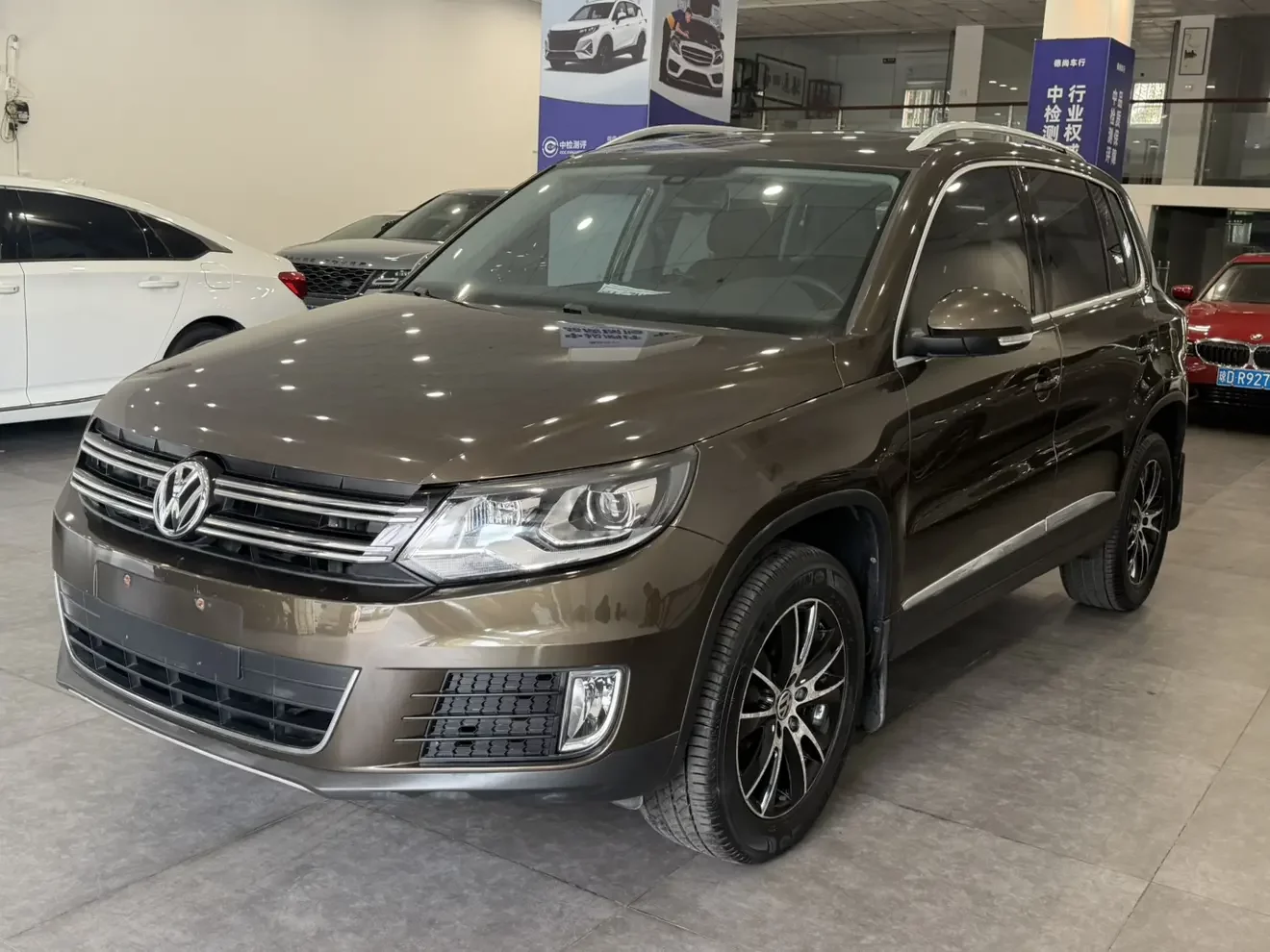 Volkswagen Tiguan (Tharu)