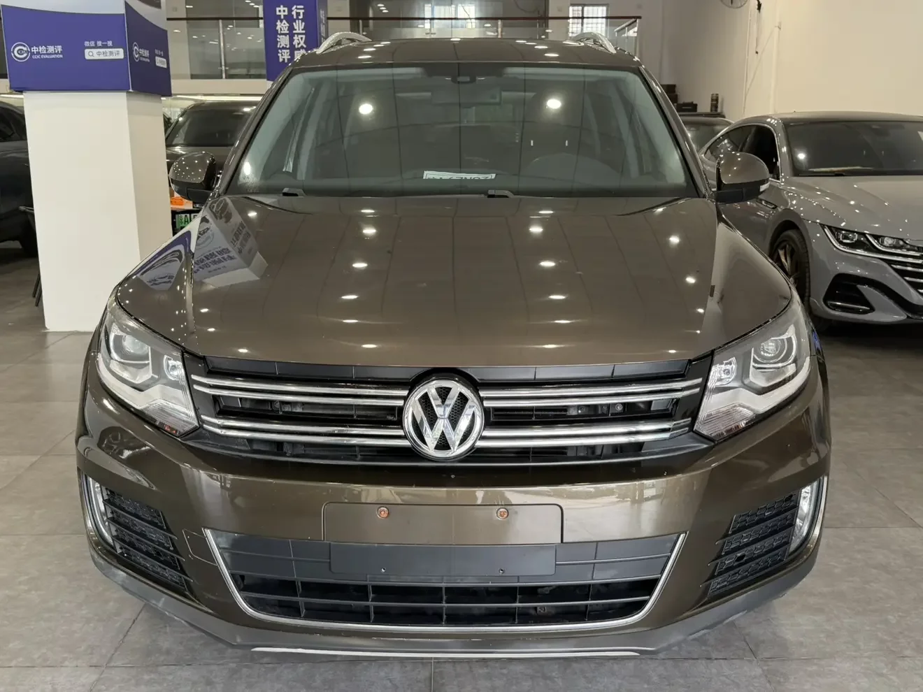 Volkswagen Tiguan (Tharu)
