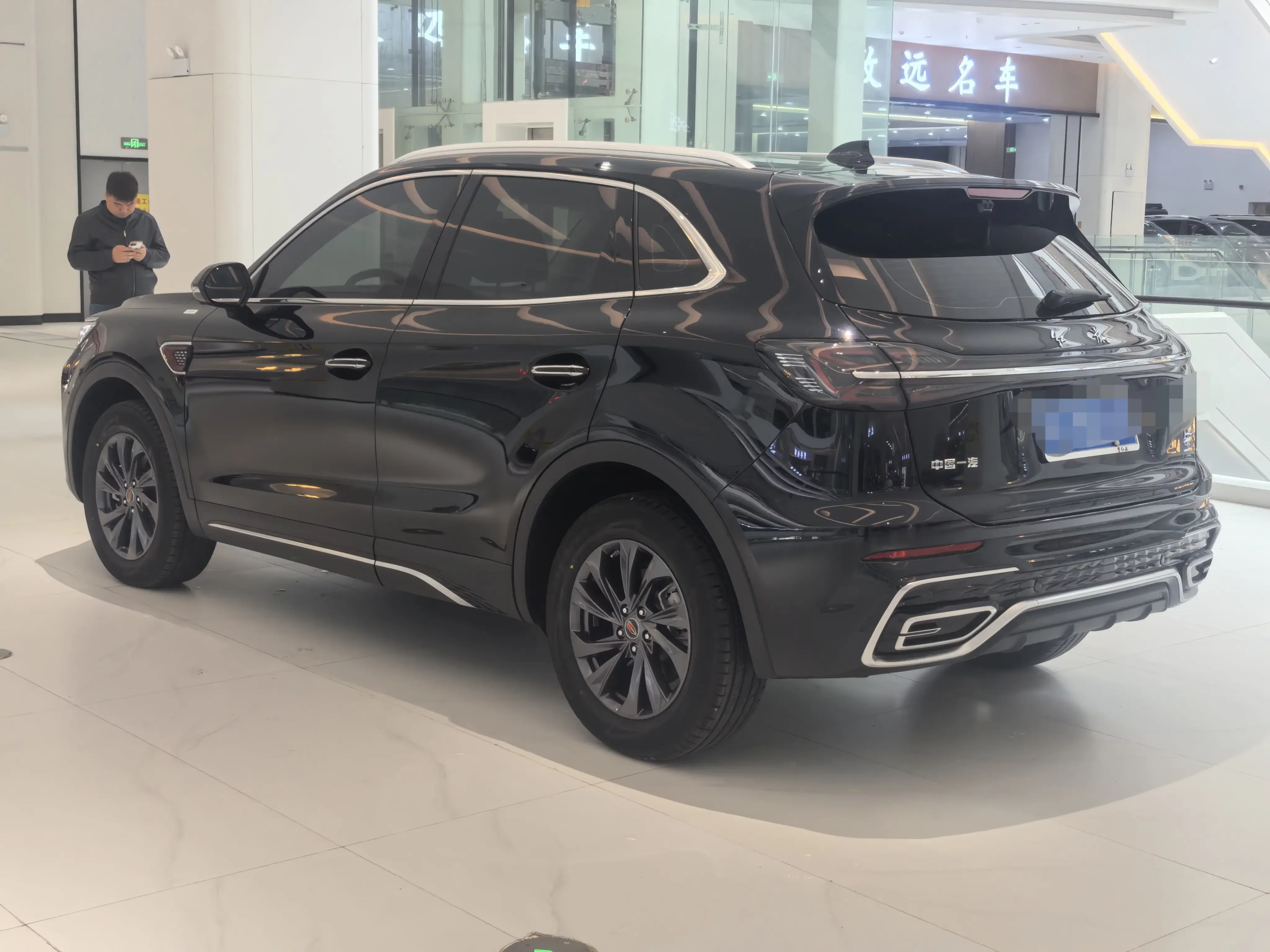 Hongqi HS5