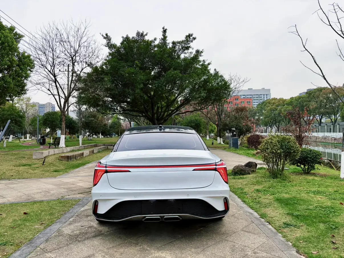 Hongqi H6