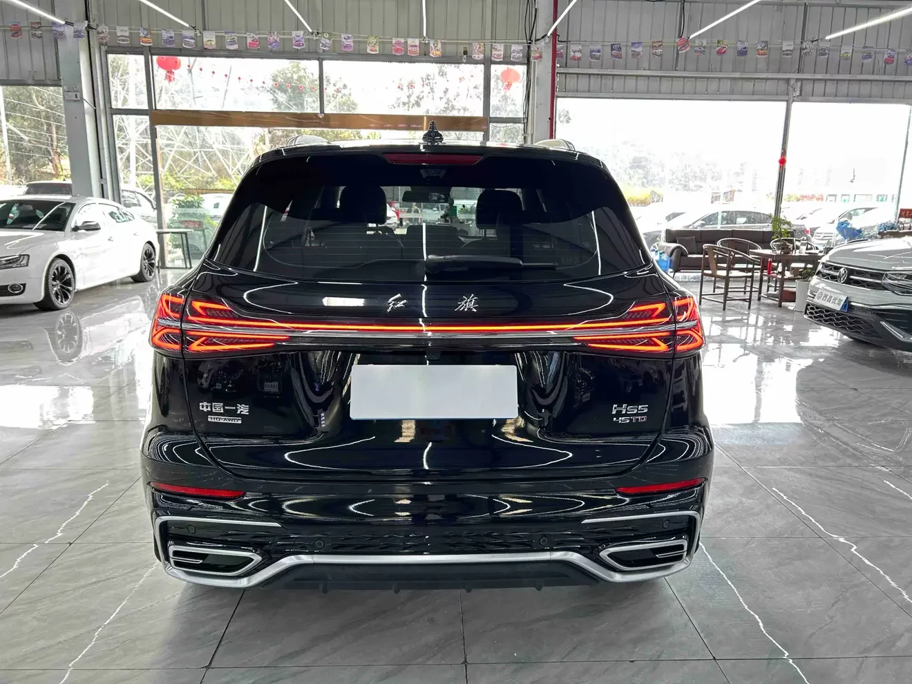 Hongqi HS5