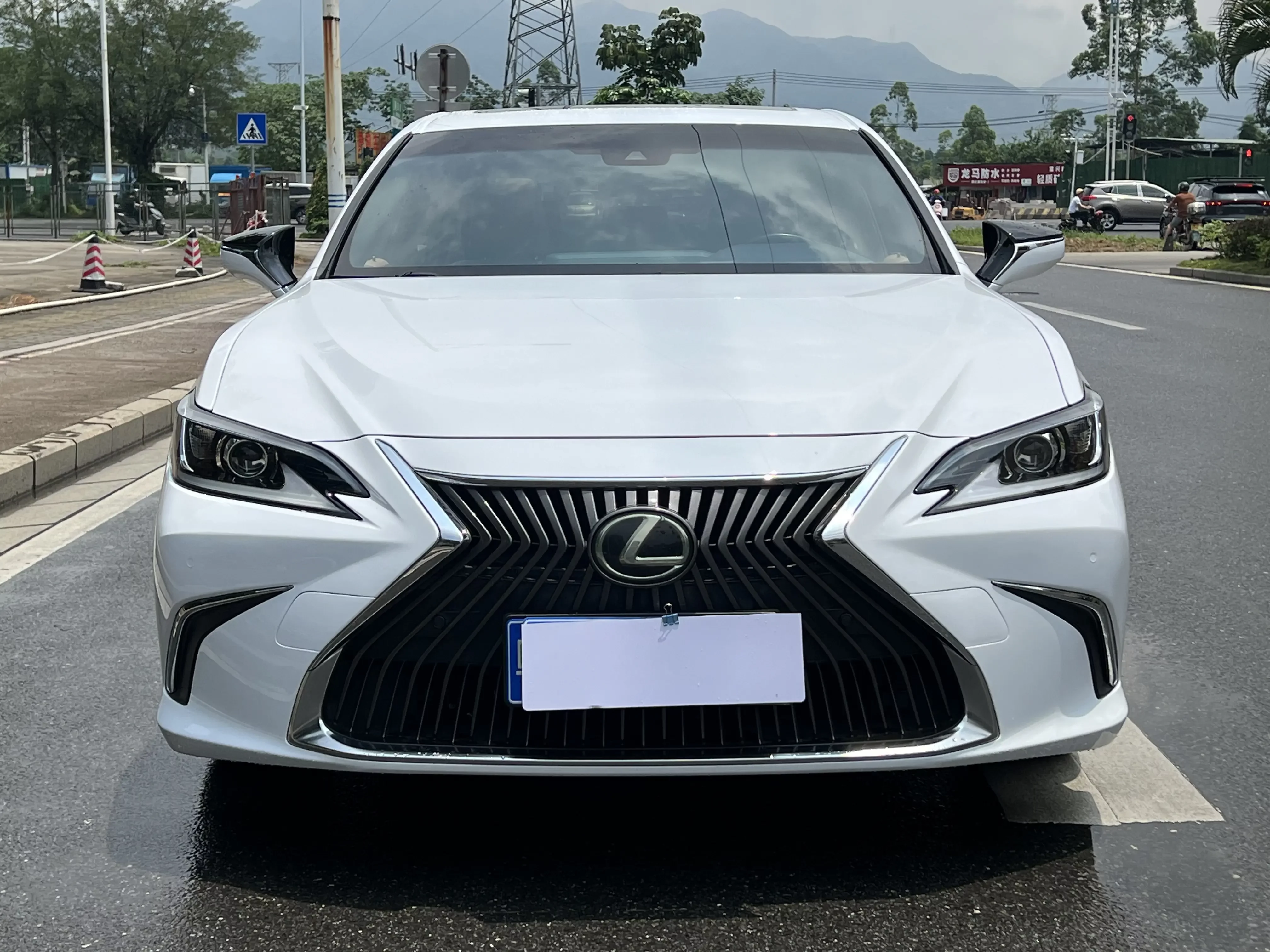 Lexus ES
