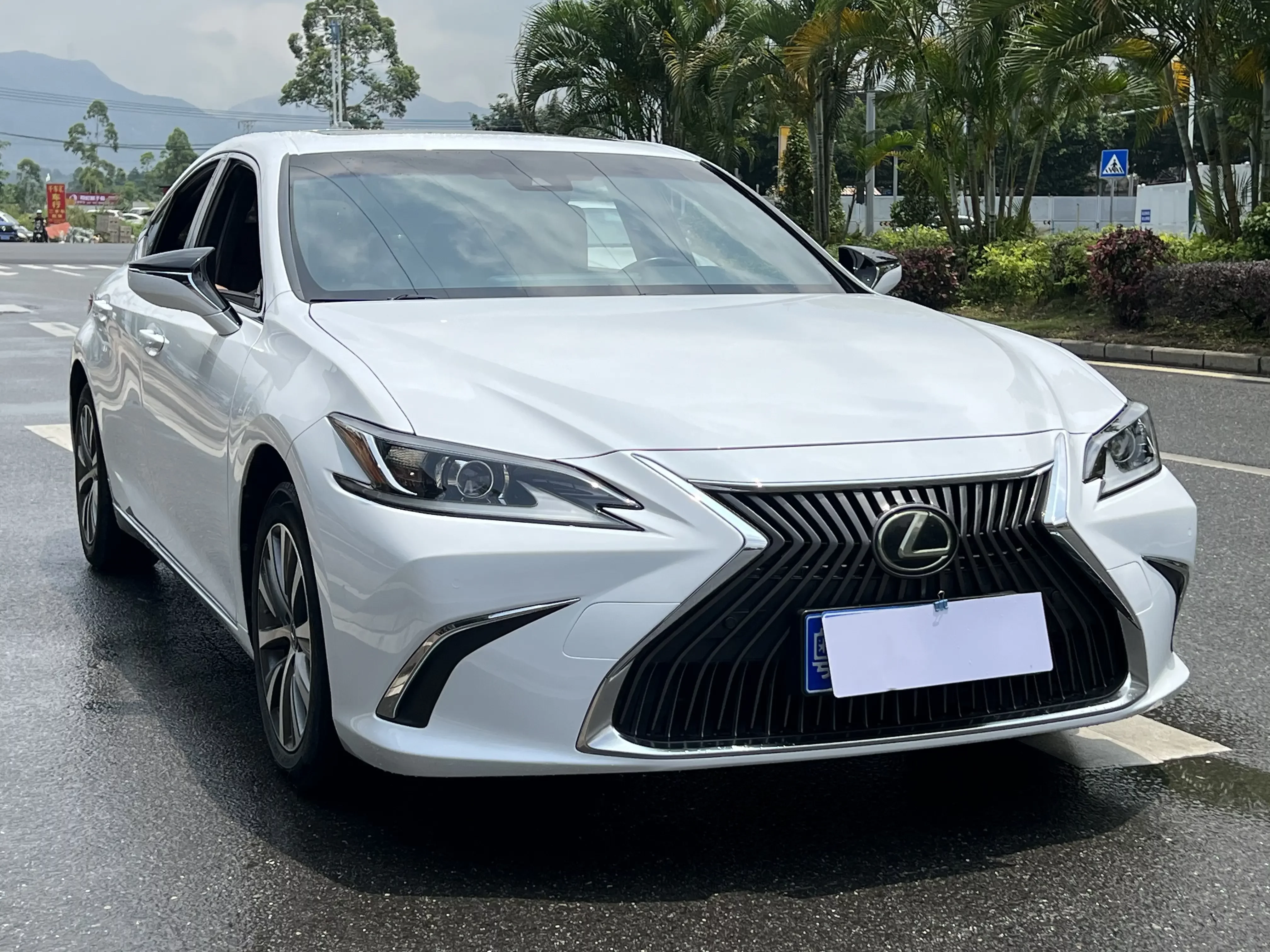 Lexus ES