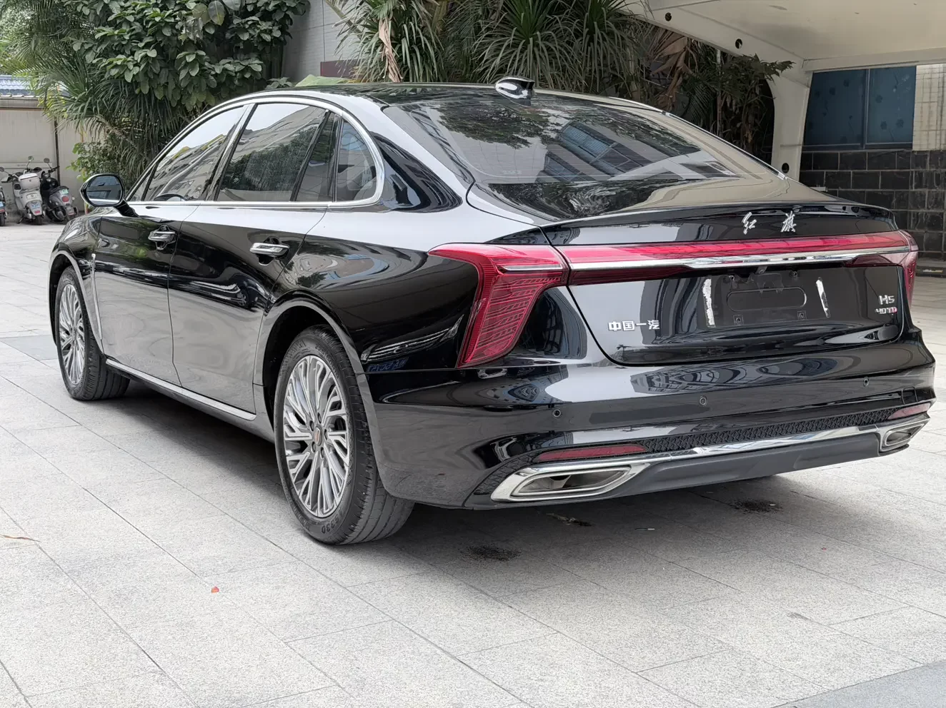 Hongqi H5