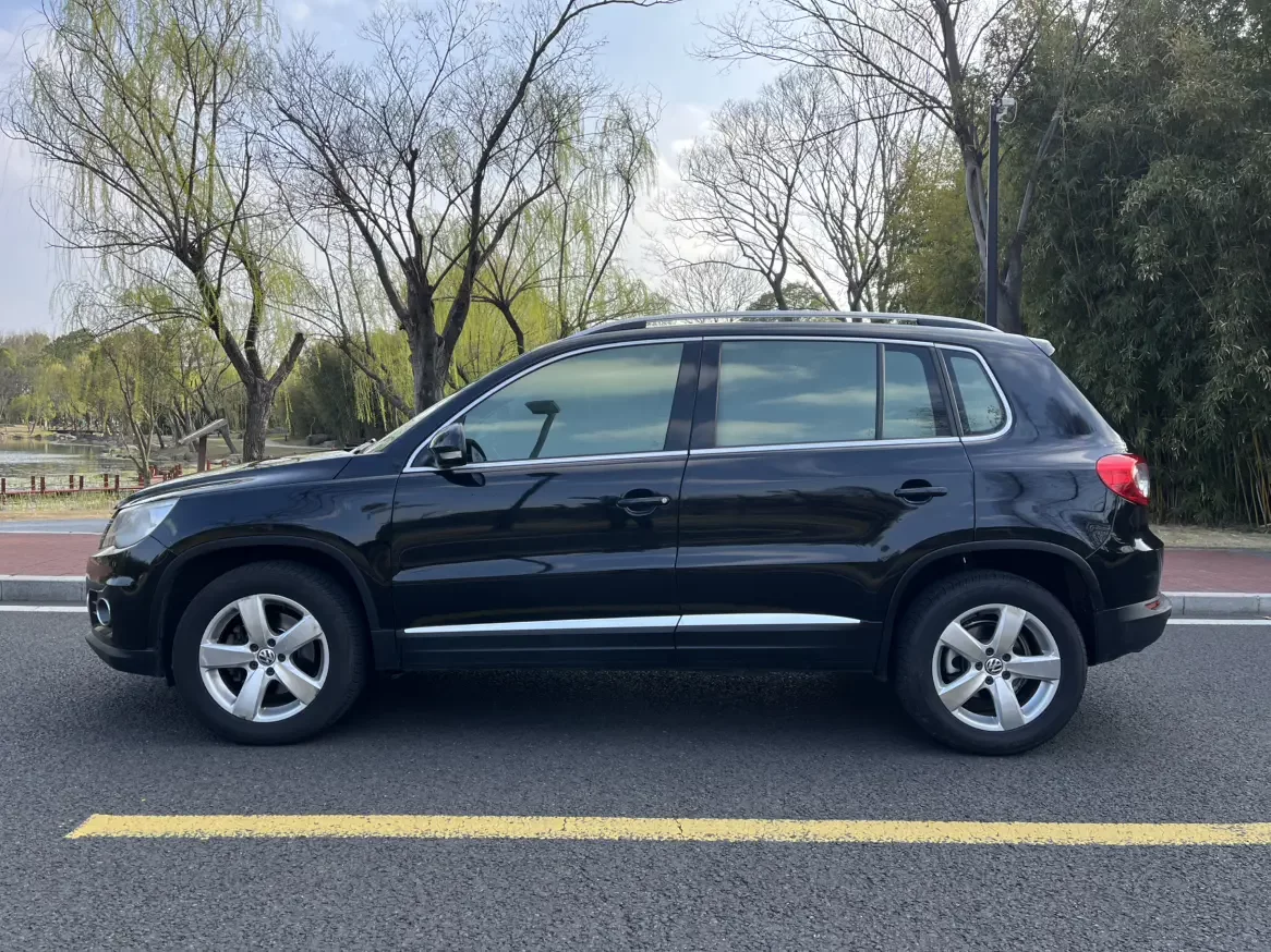 Volkswagen Tiguan (Tharu)