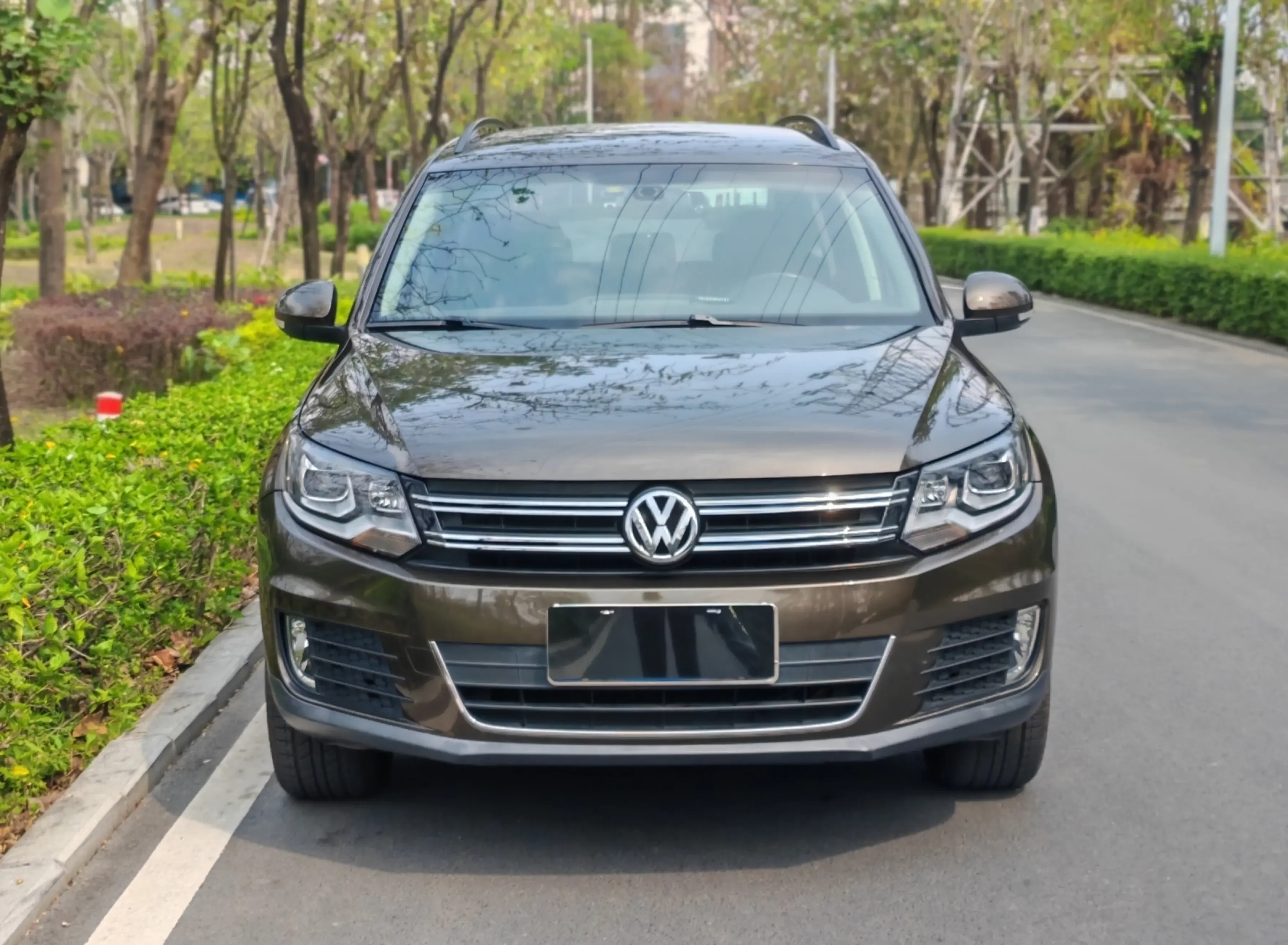 Volkswagen Tiguan (Tharu)
