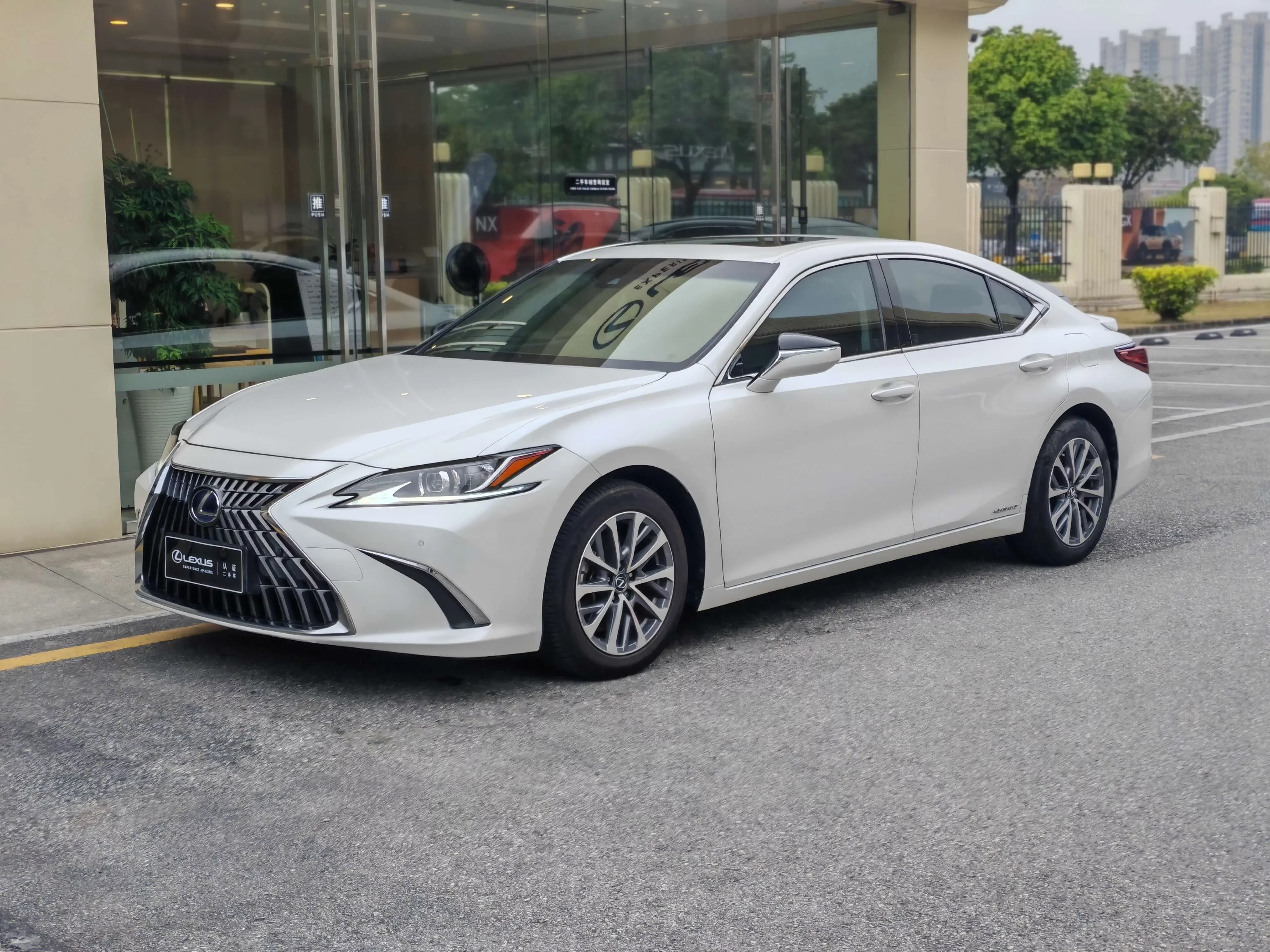 Lexus ES