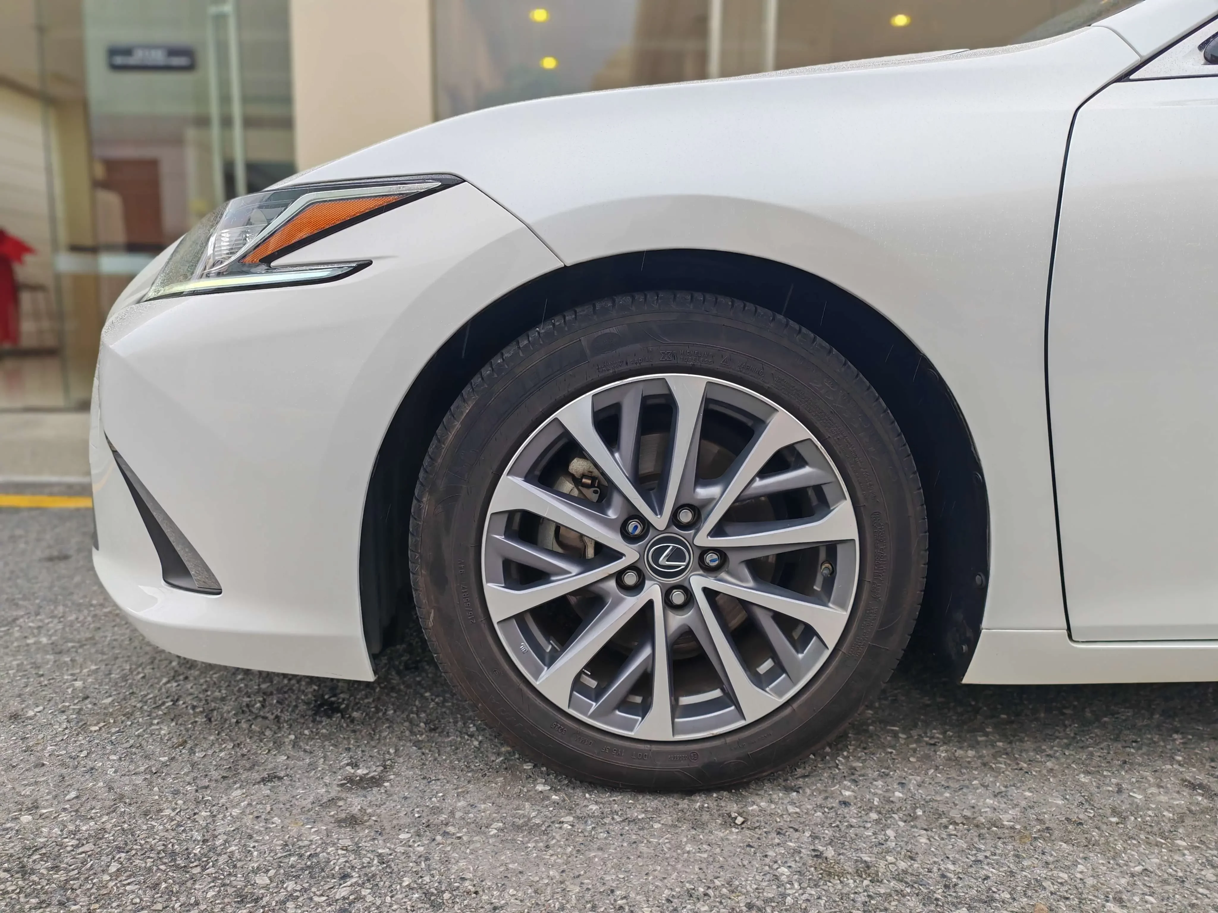 Lexus ES