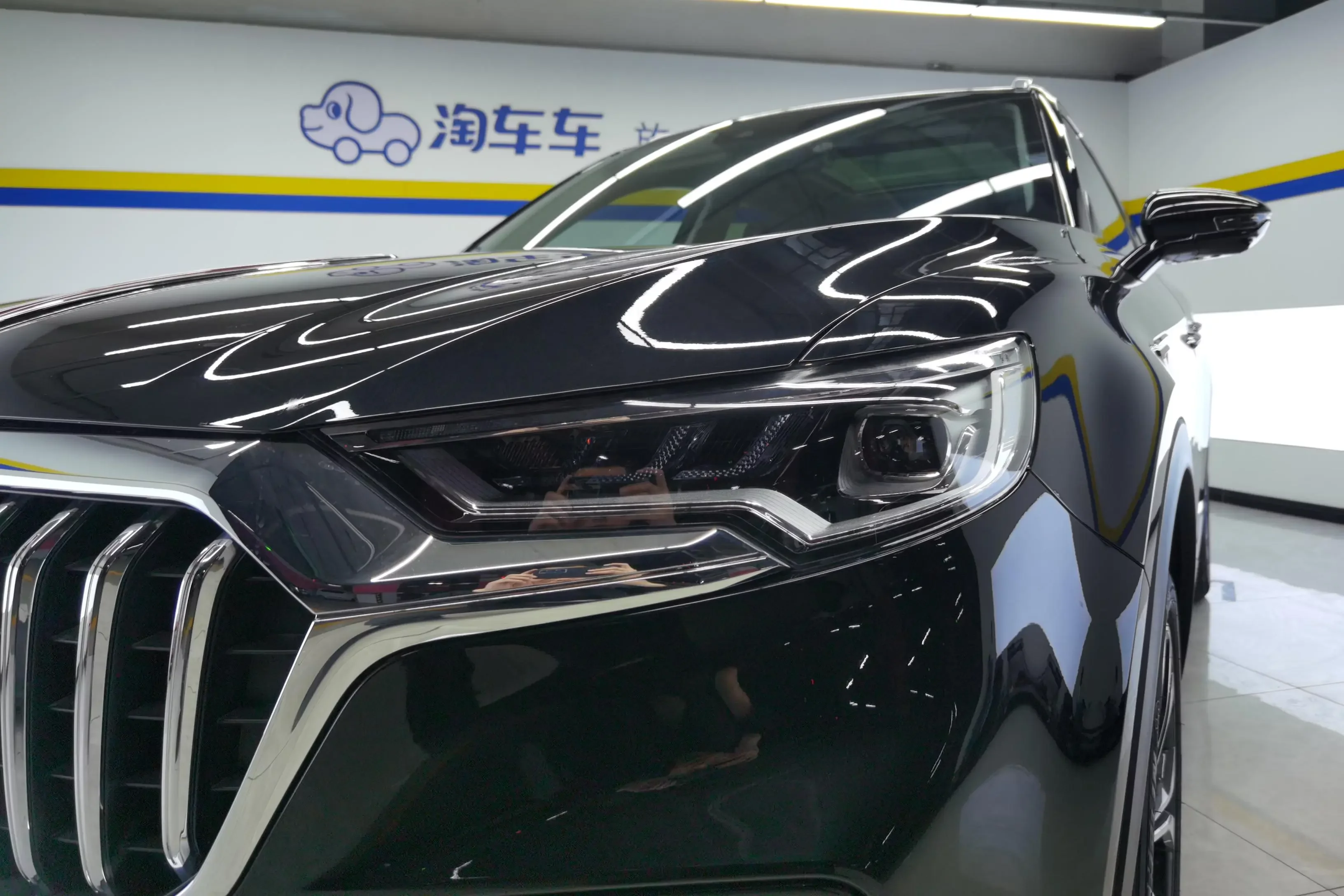 Hongqi HS5