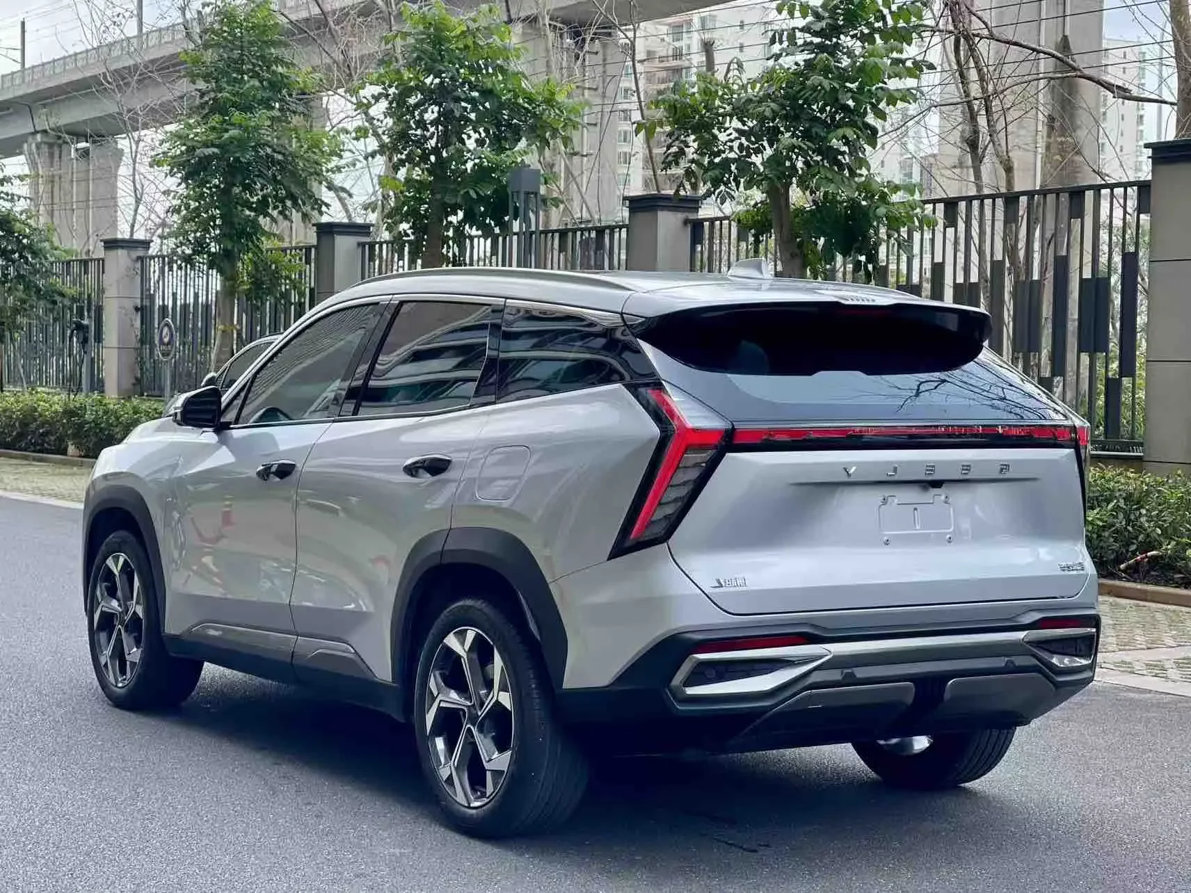 Geely Atlas L