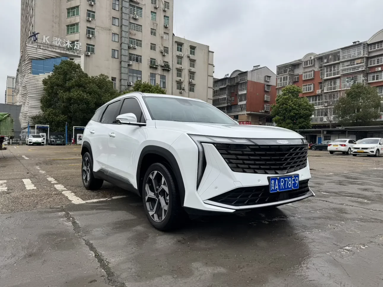 Geely Atlas L