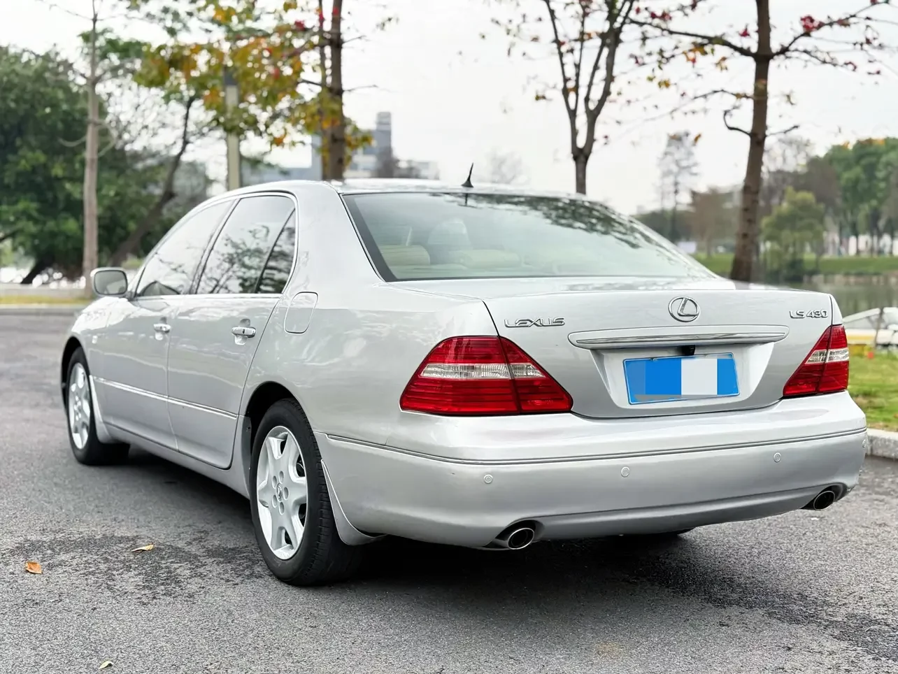 Lexus LS