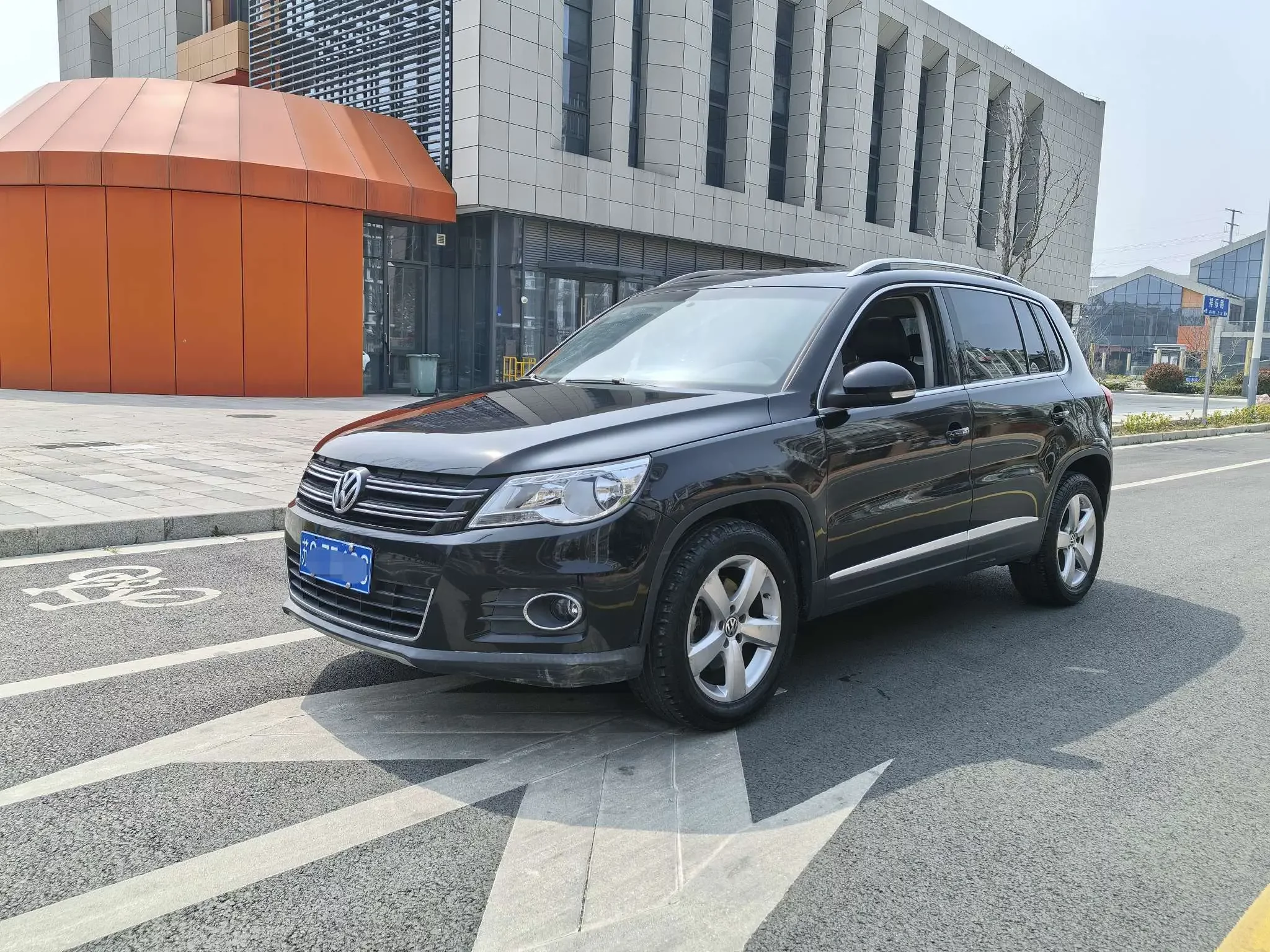 Volkswagen Tiguan (Tharu)