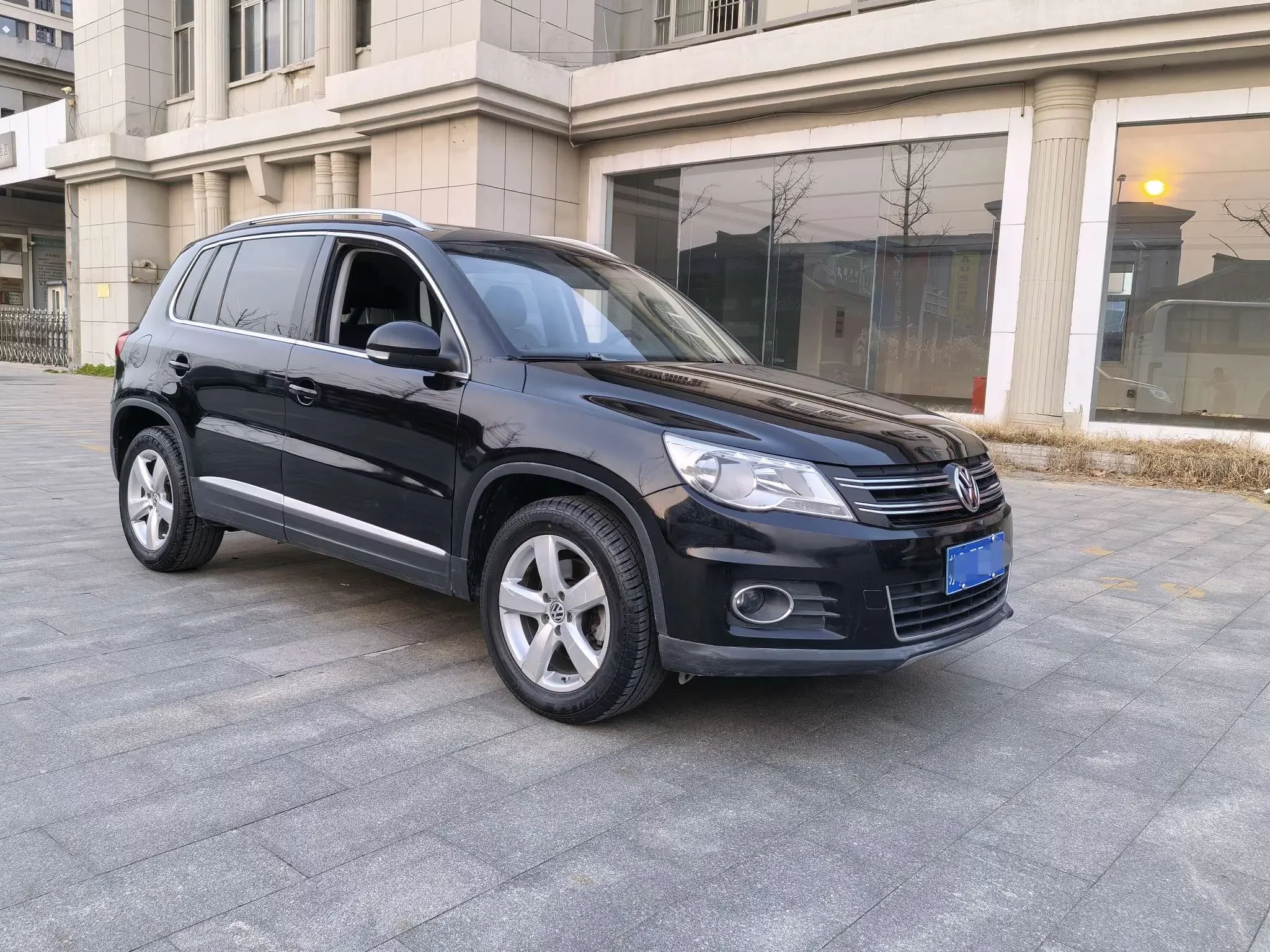 Volkswagen Tiguan (Tharu)