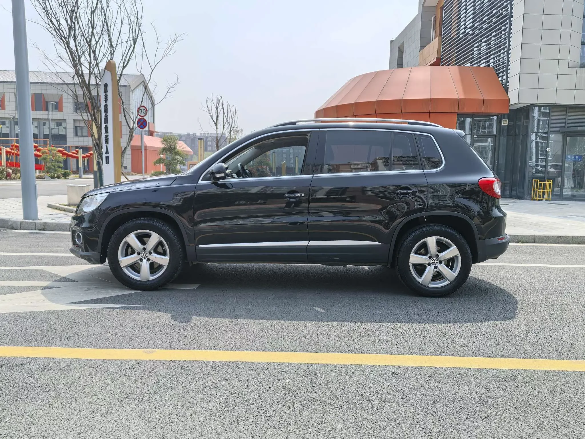 Volkswagen Tiguan (Tharu)