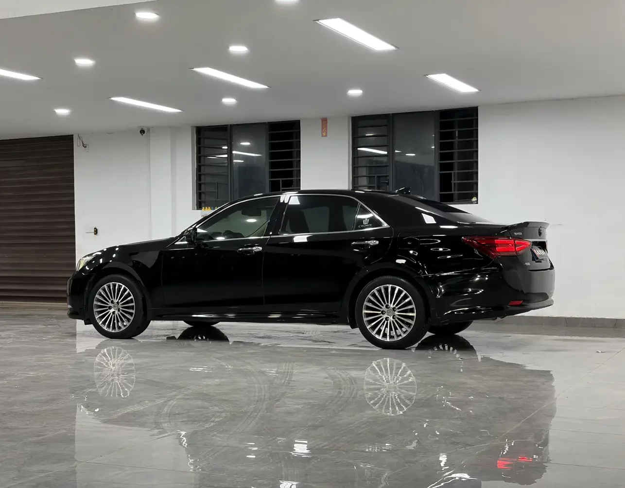 Toyota crown