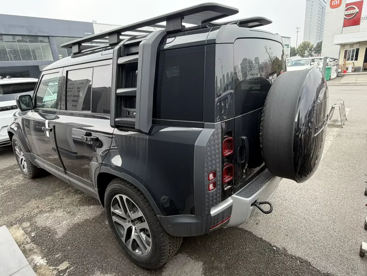 Land Rover guard