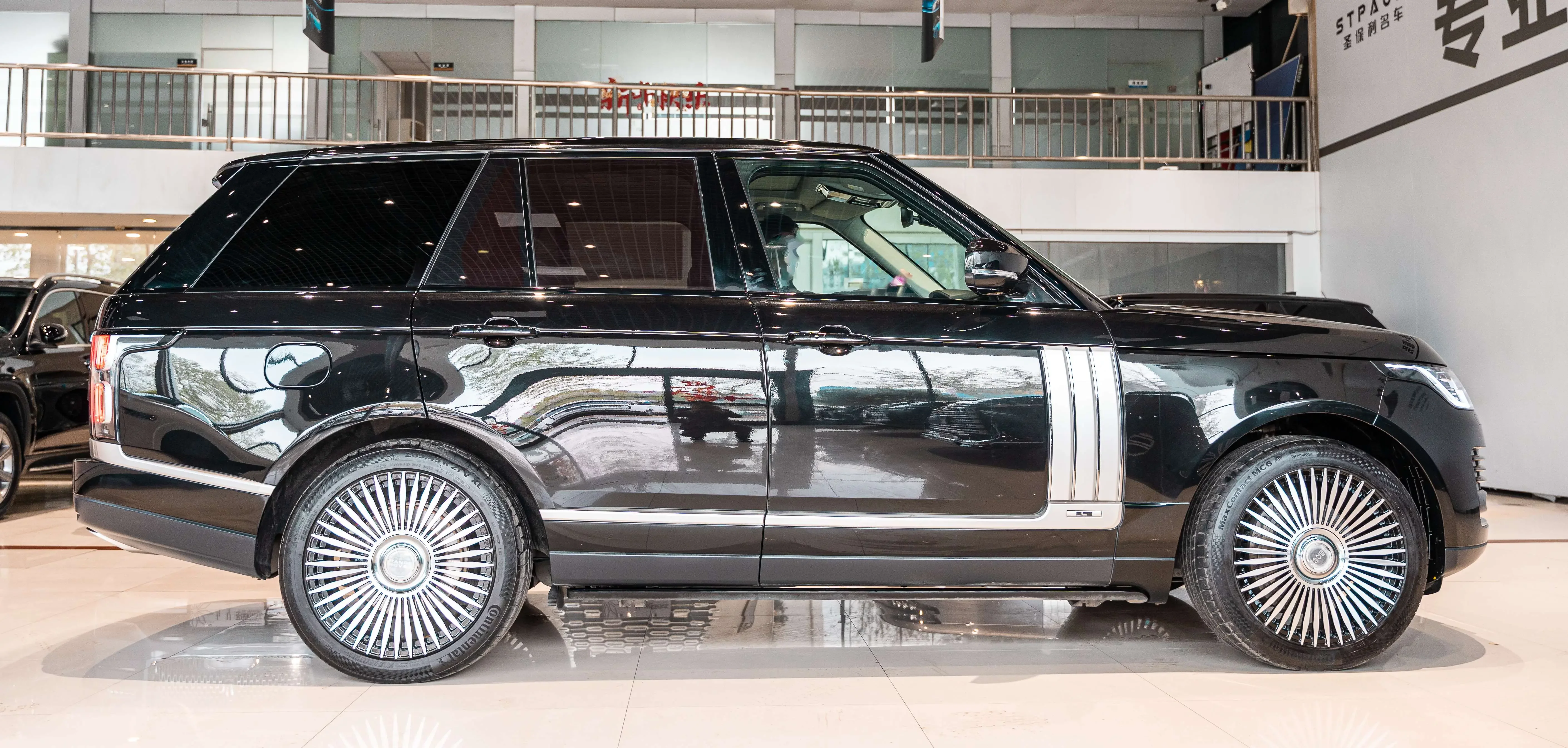 Land Rover range rover