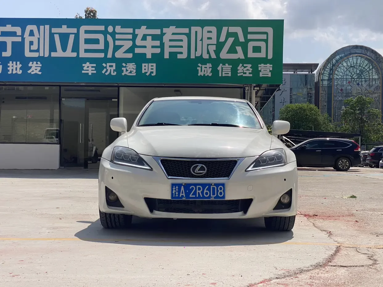 Lexus IS