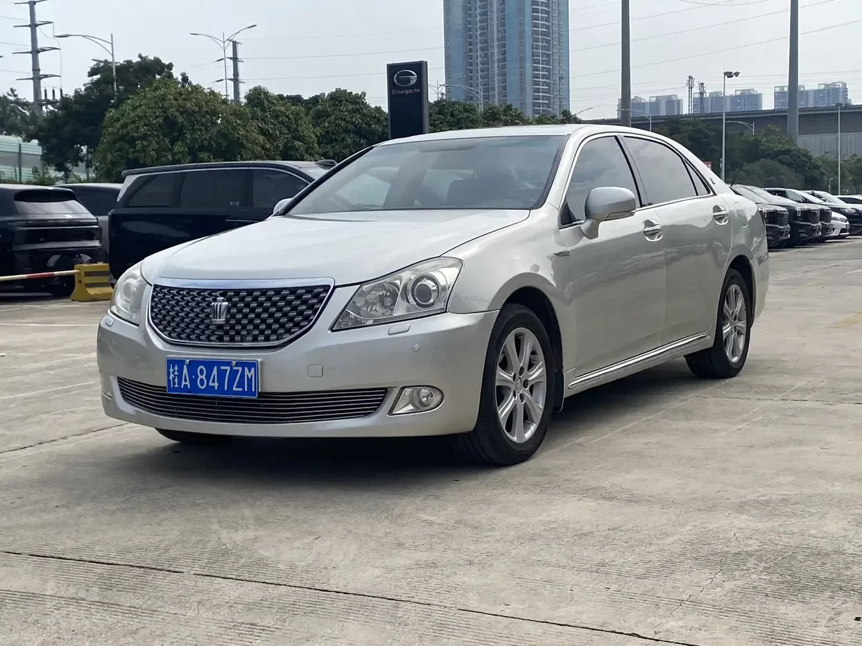 Toyota crown