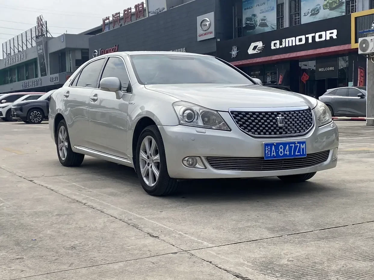 Toyota crown