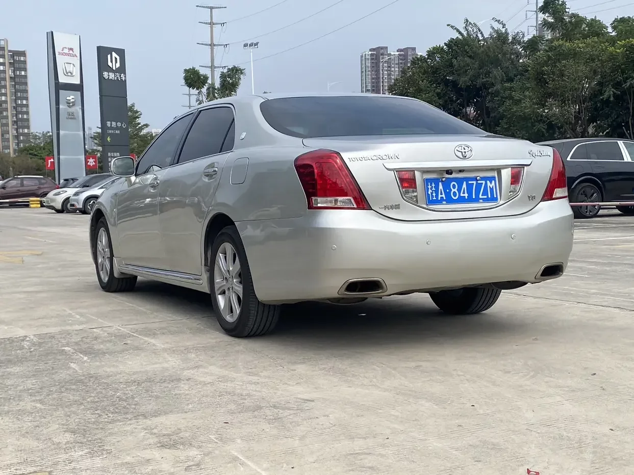 Toyota crown