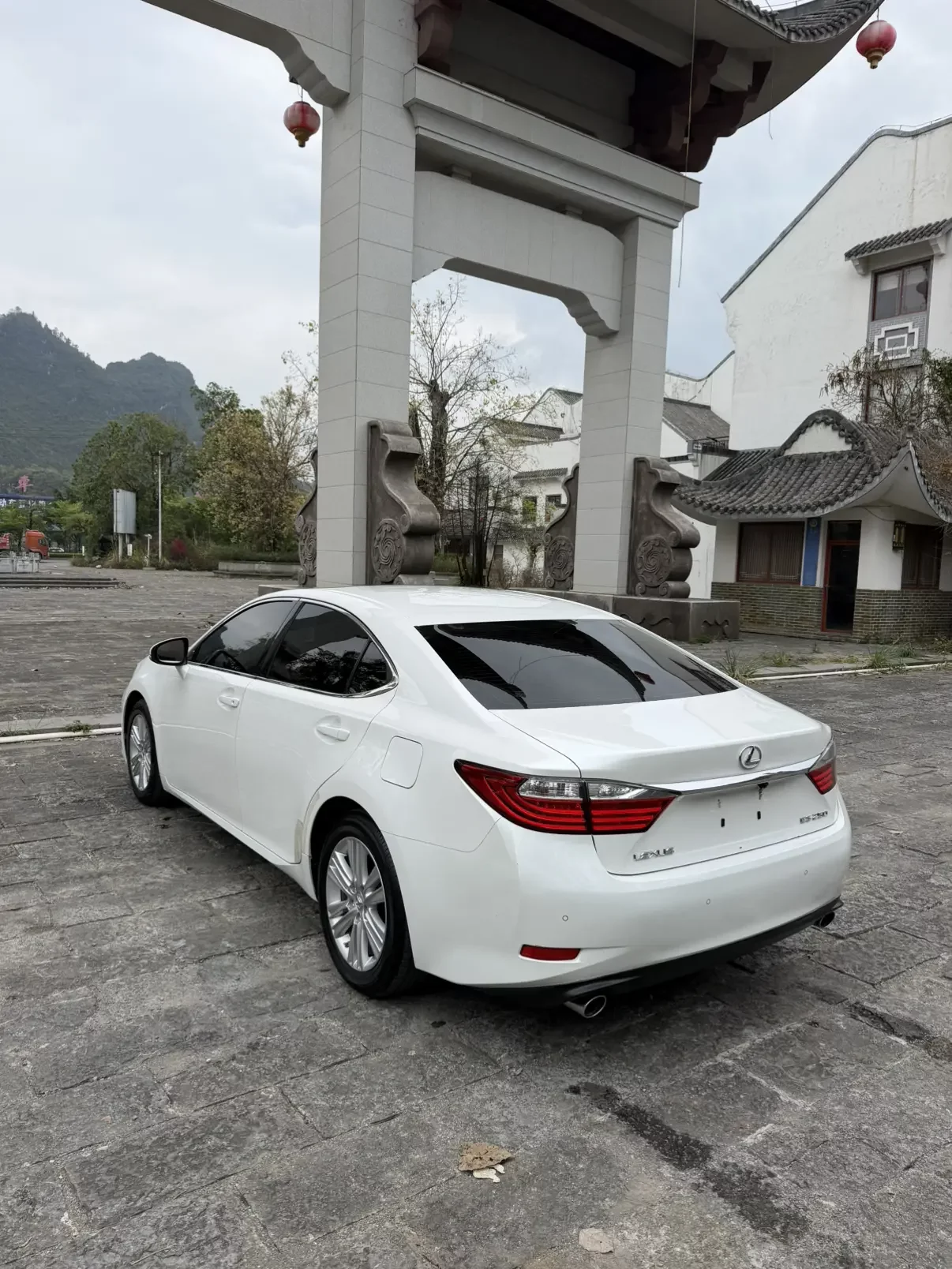 Lexus ES