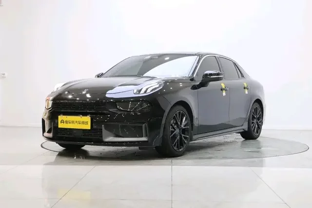Lynk & Co 03