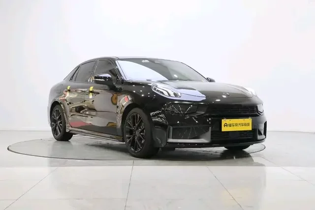 Lynk & Co 03