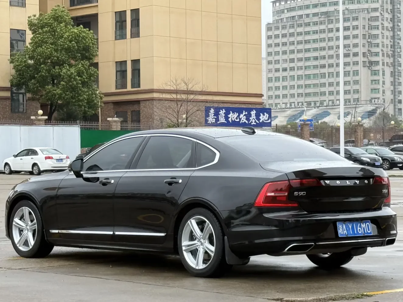 Volvo S90