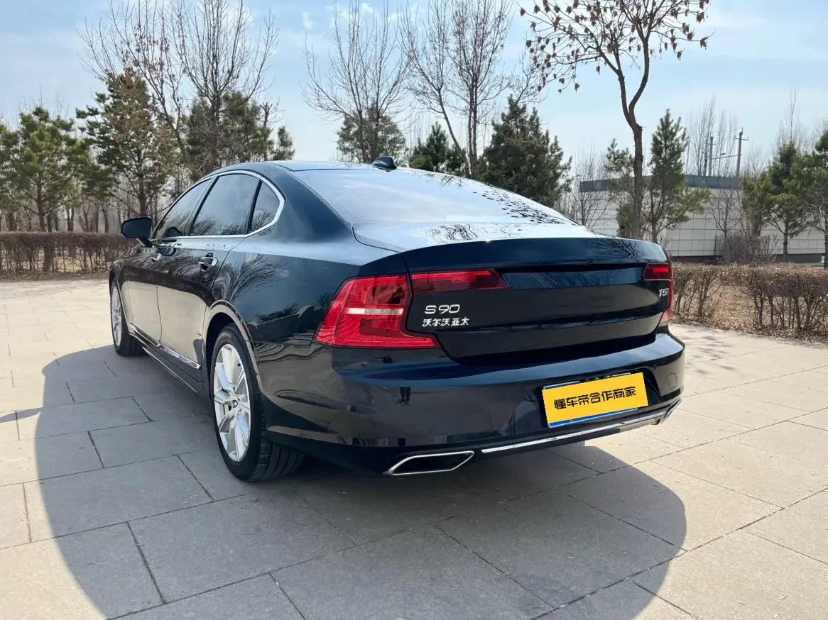 Volvo S90