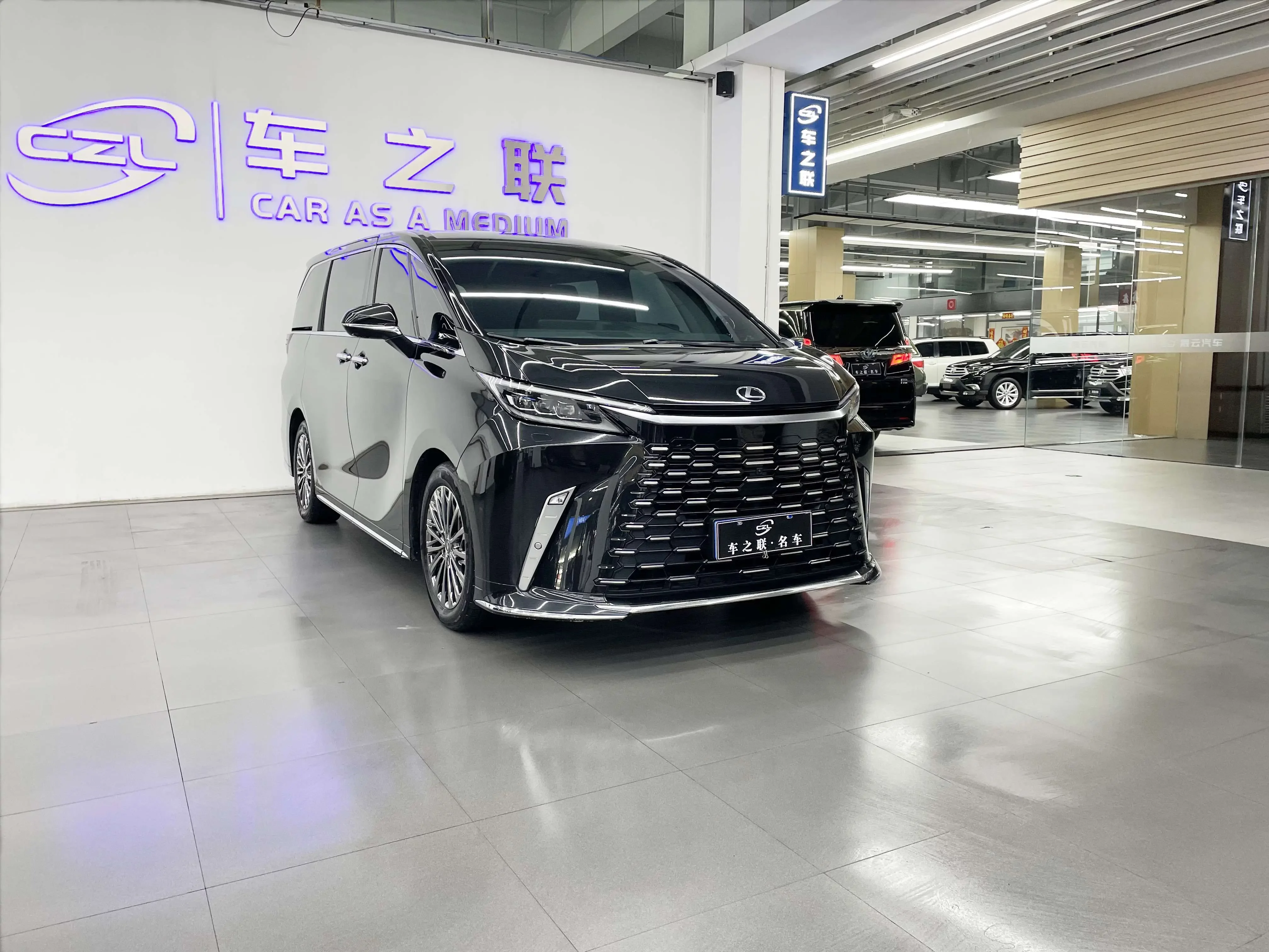 Lexus LM
