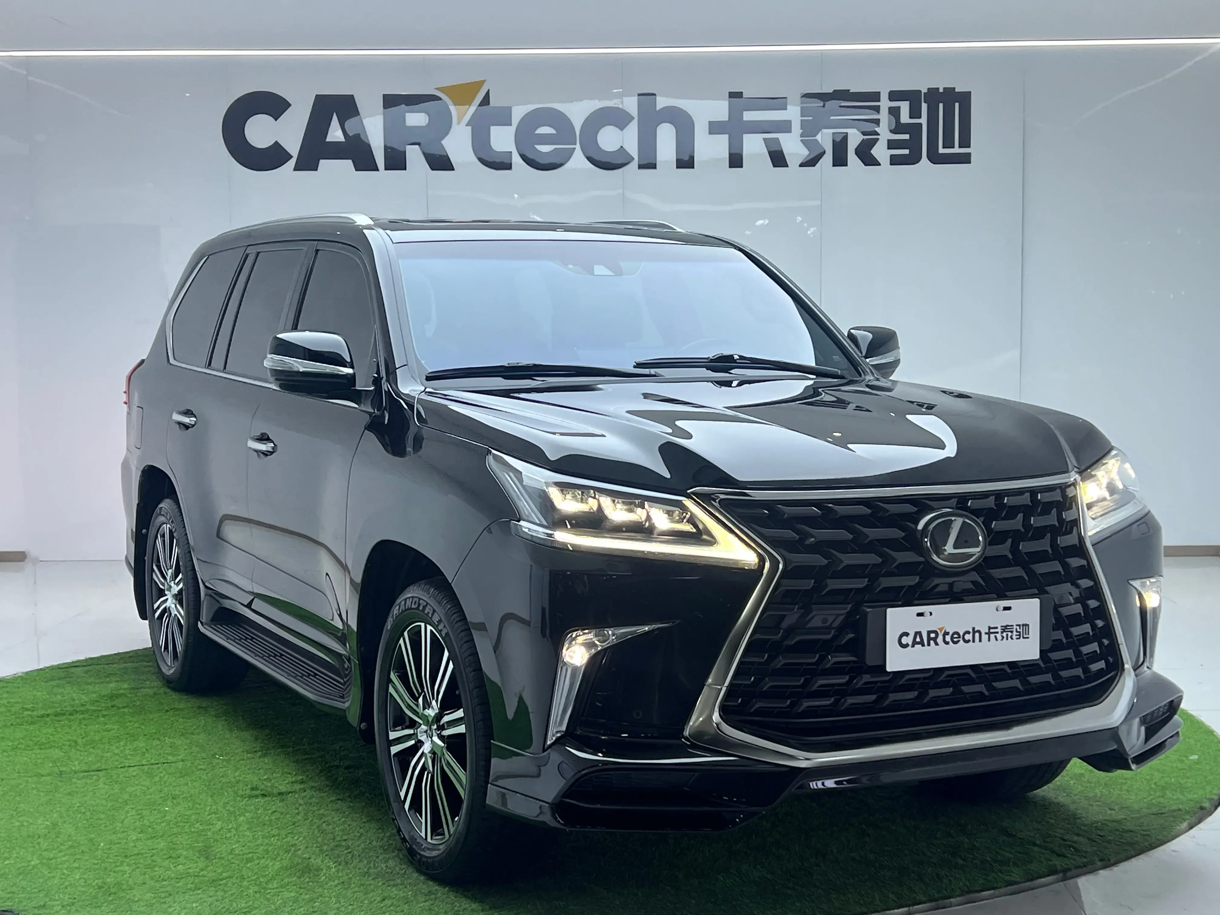 Lexus LX