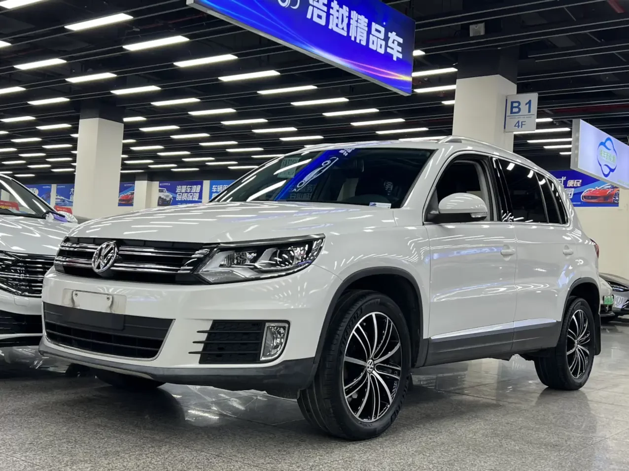 Volkswagen Tiguan (Tharu)
