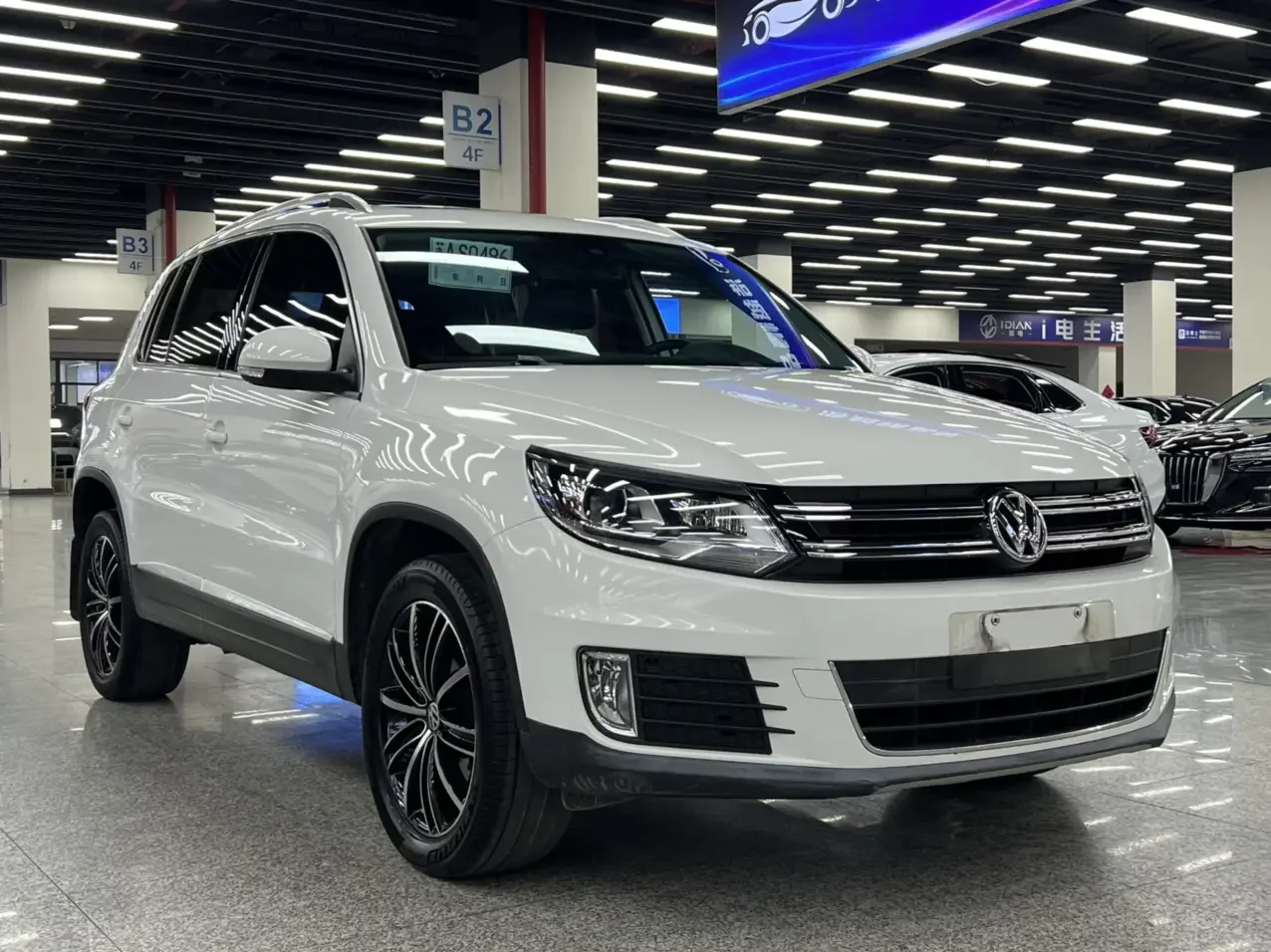 Volkswagen Tiguan (Tharu)