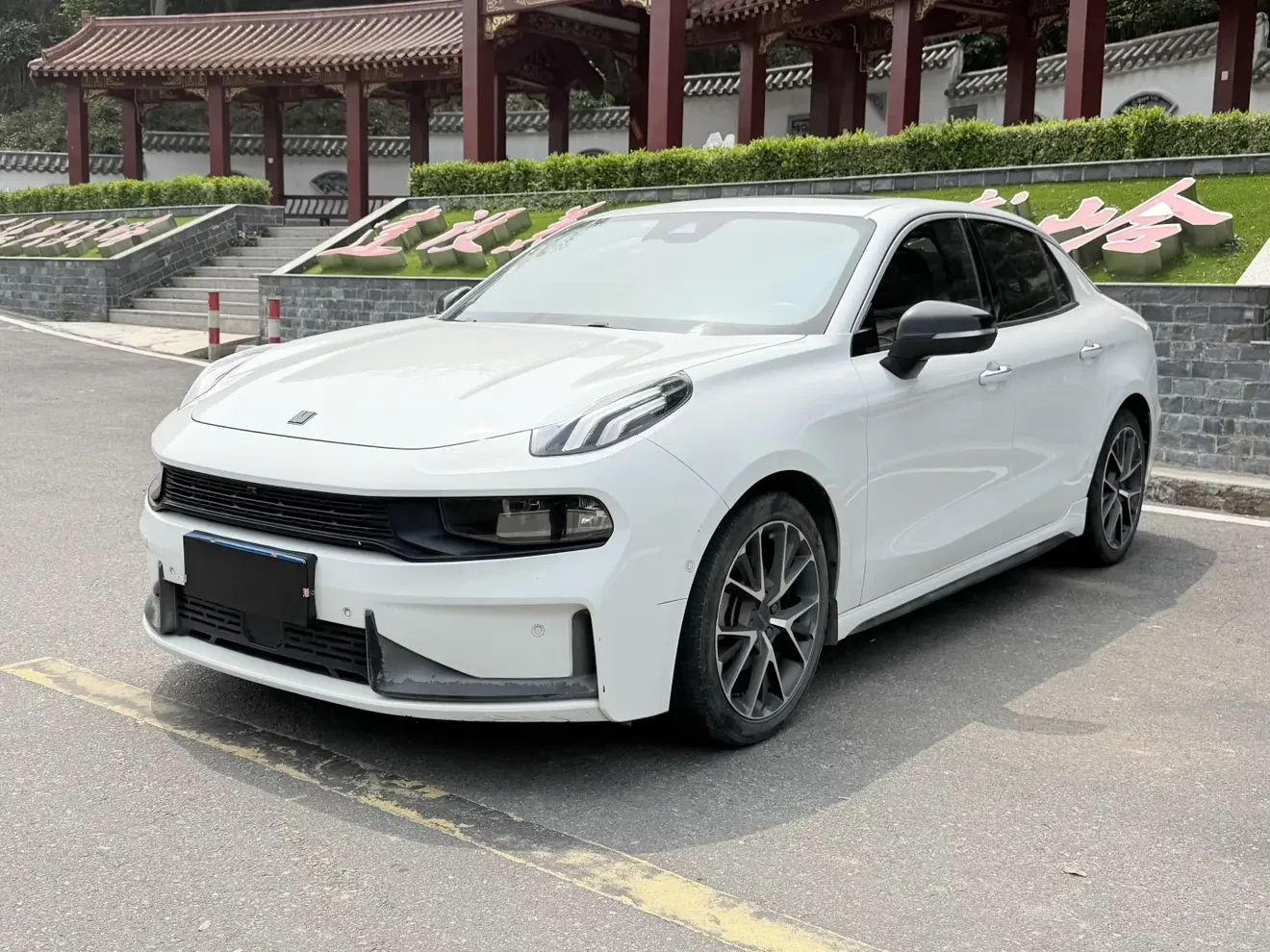 Lynk & Co 03