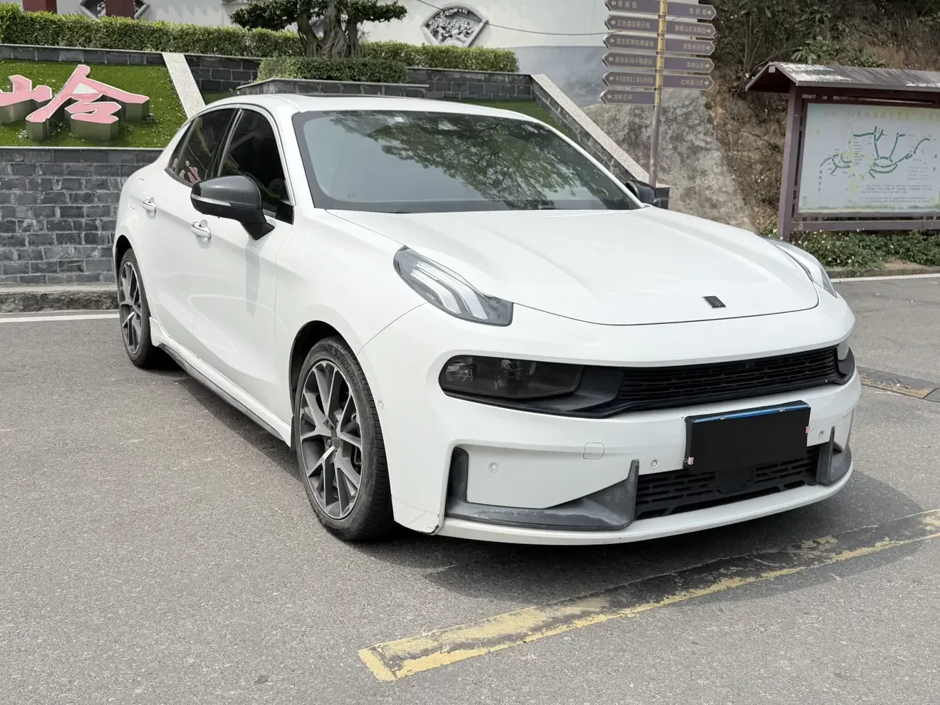 Lynk & Co 03