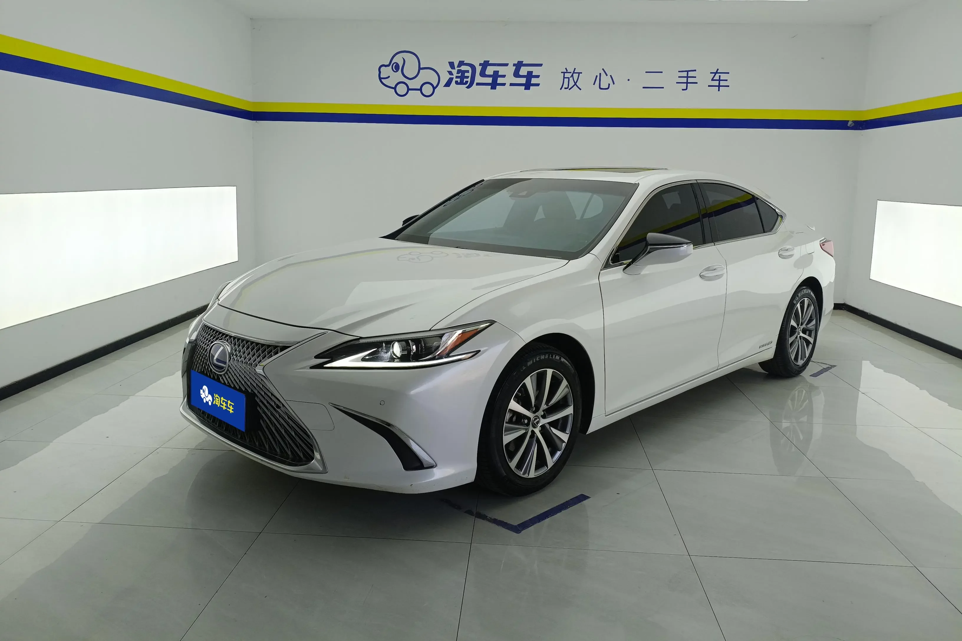 Lexus ES