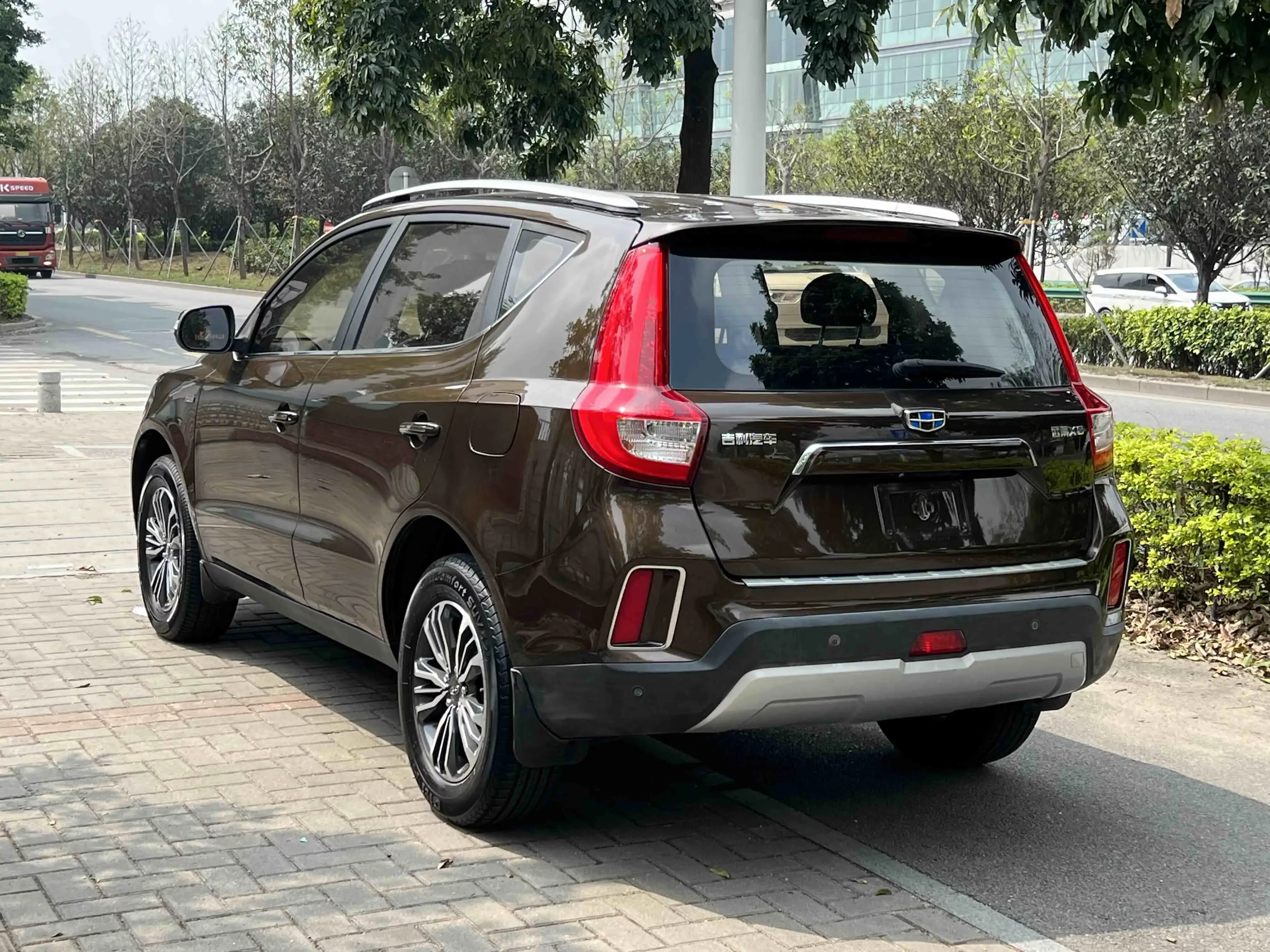 Geely Vision X6