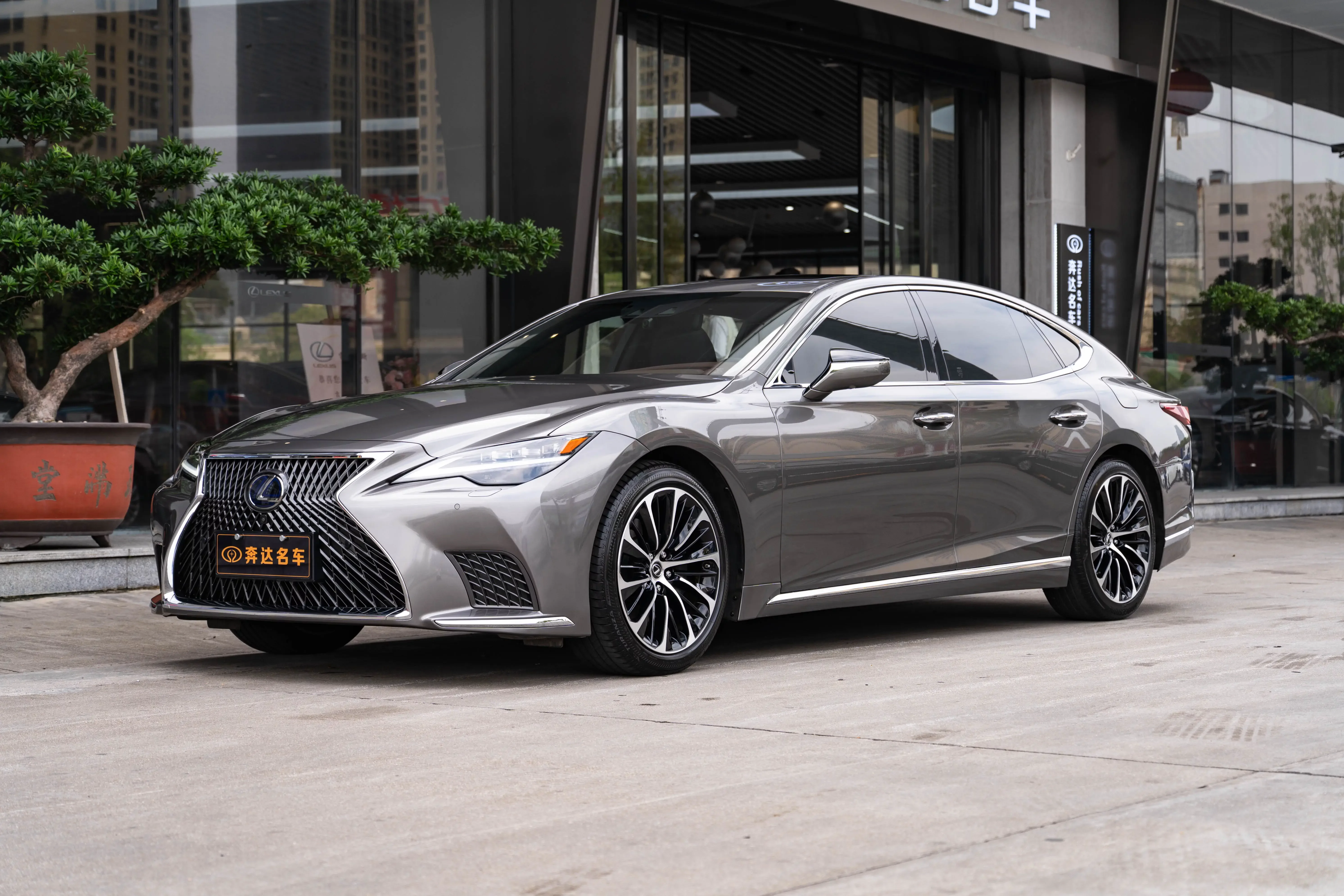 Lexus LS