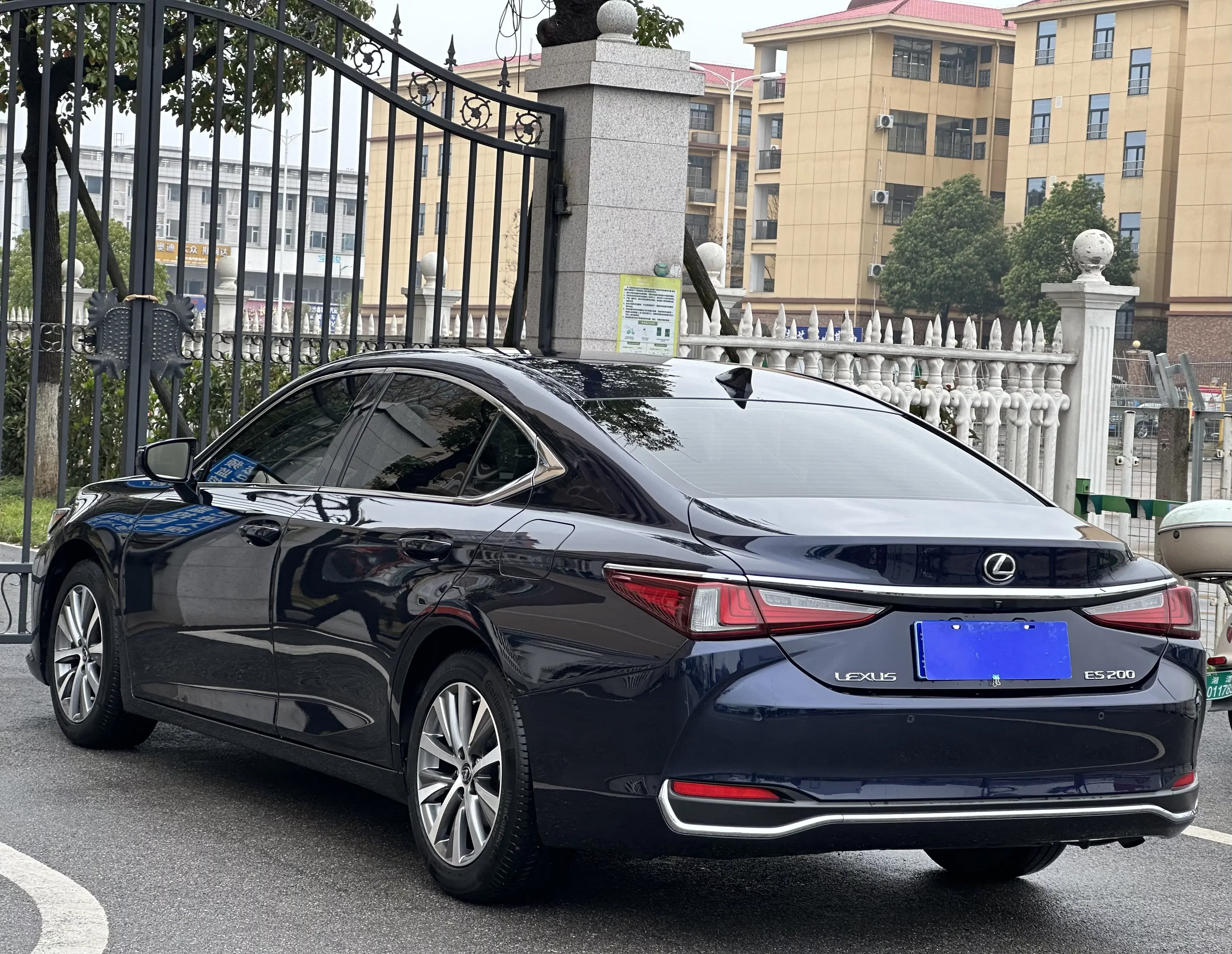 Lexus ES