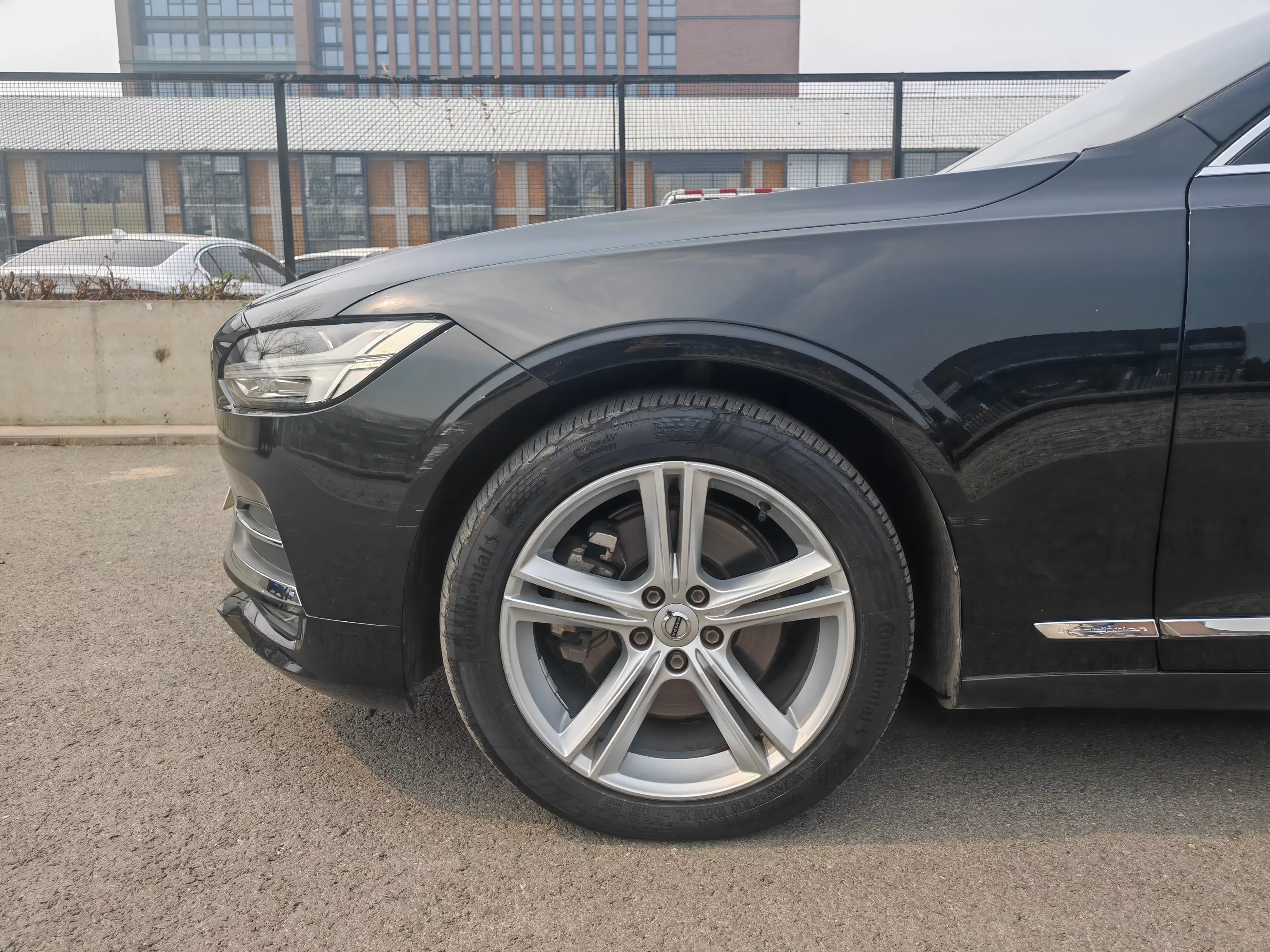Volvo S90