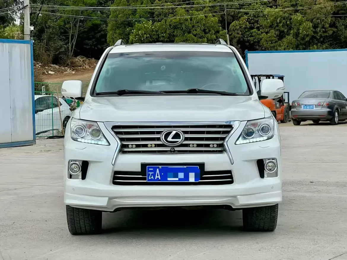 Lexus LX